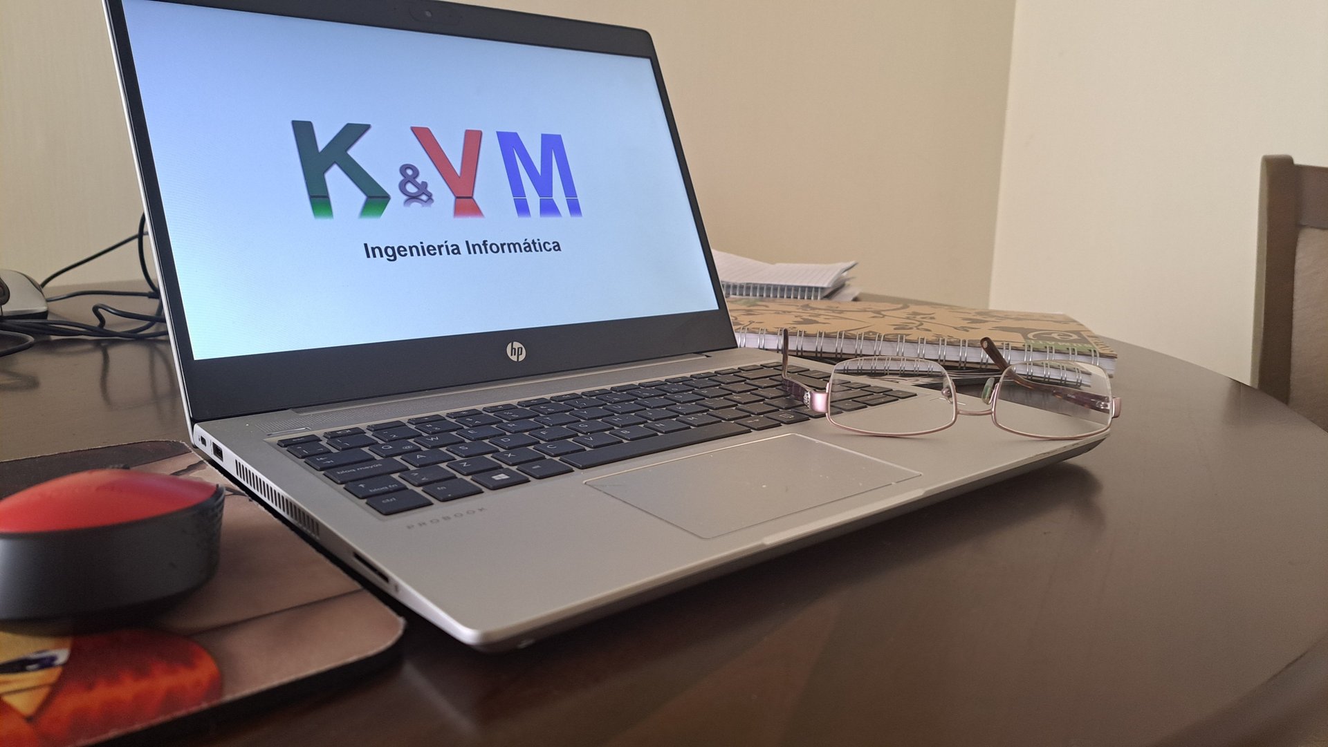 gray computer monitor