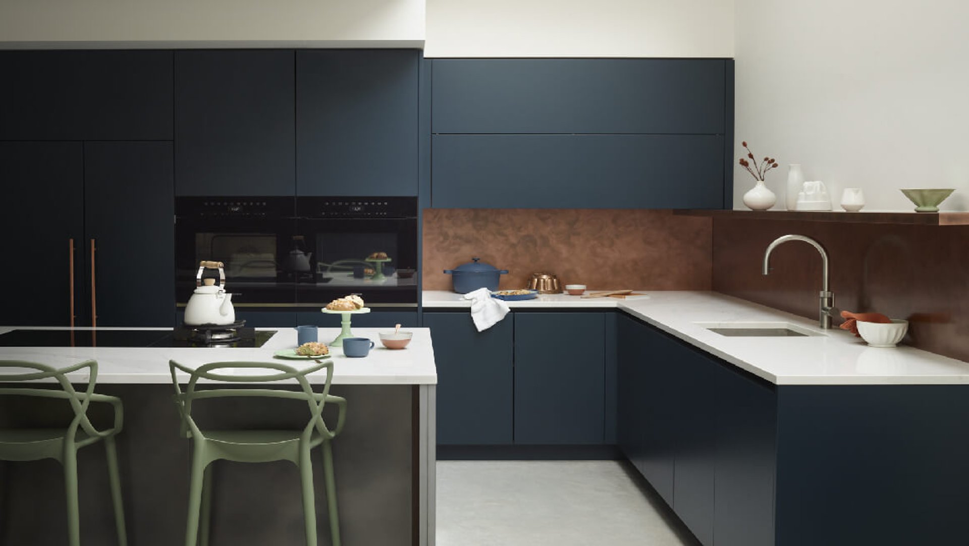 gray computer monitor