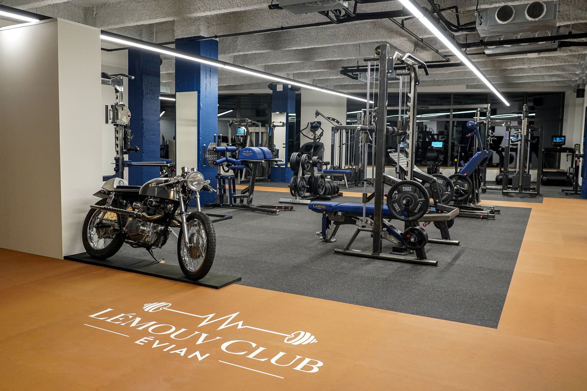 black and brown leather padded tub sofa