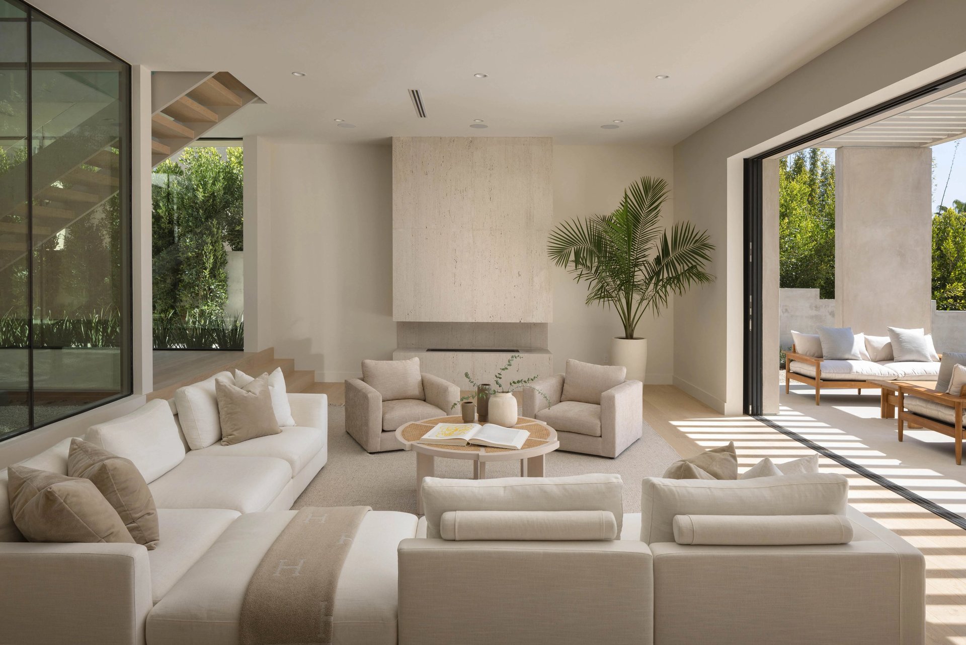 gray computer monitor