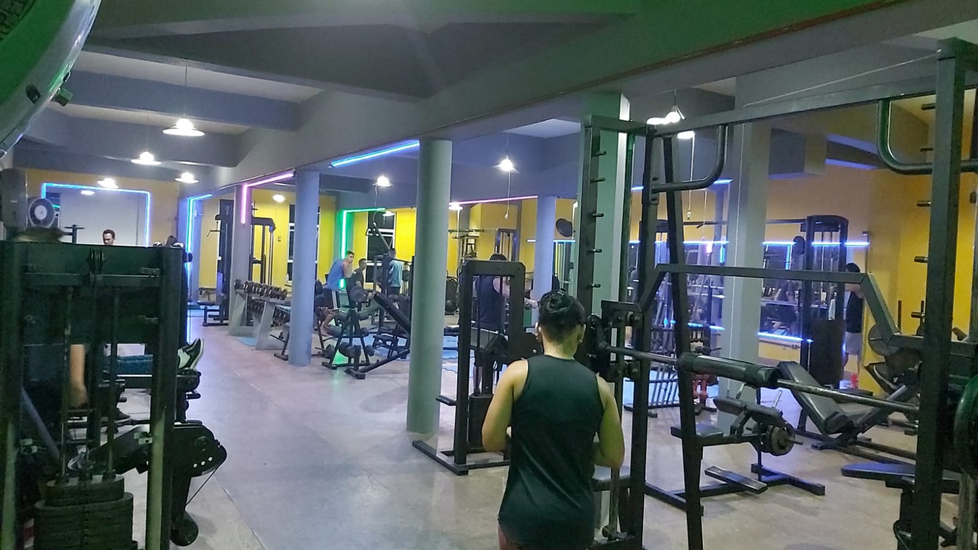 gray computer monitor