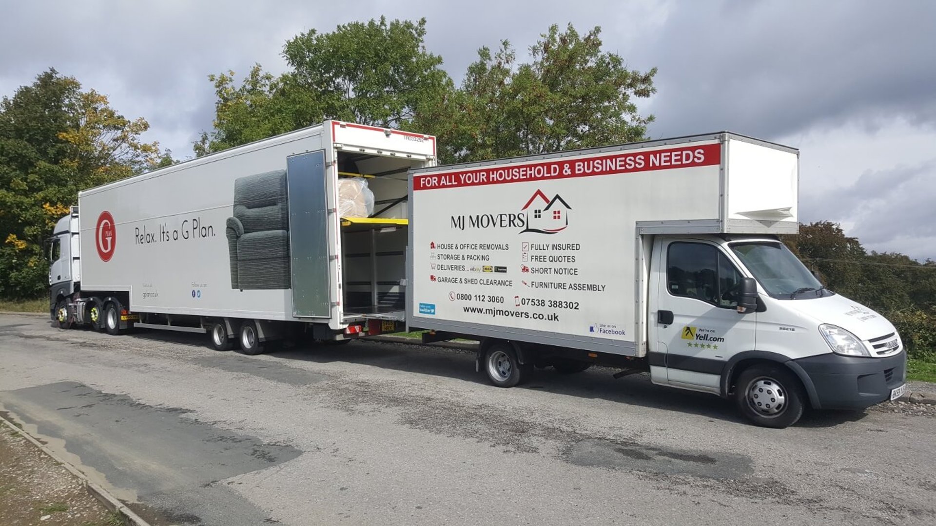 gray computer monitor