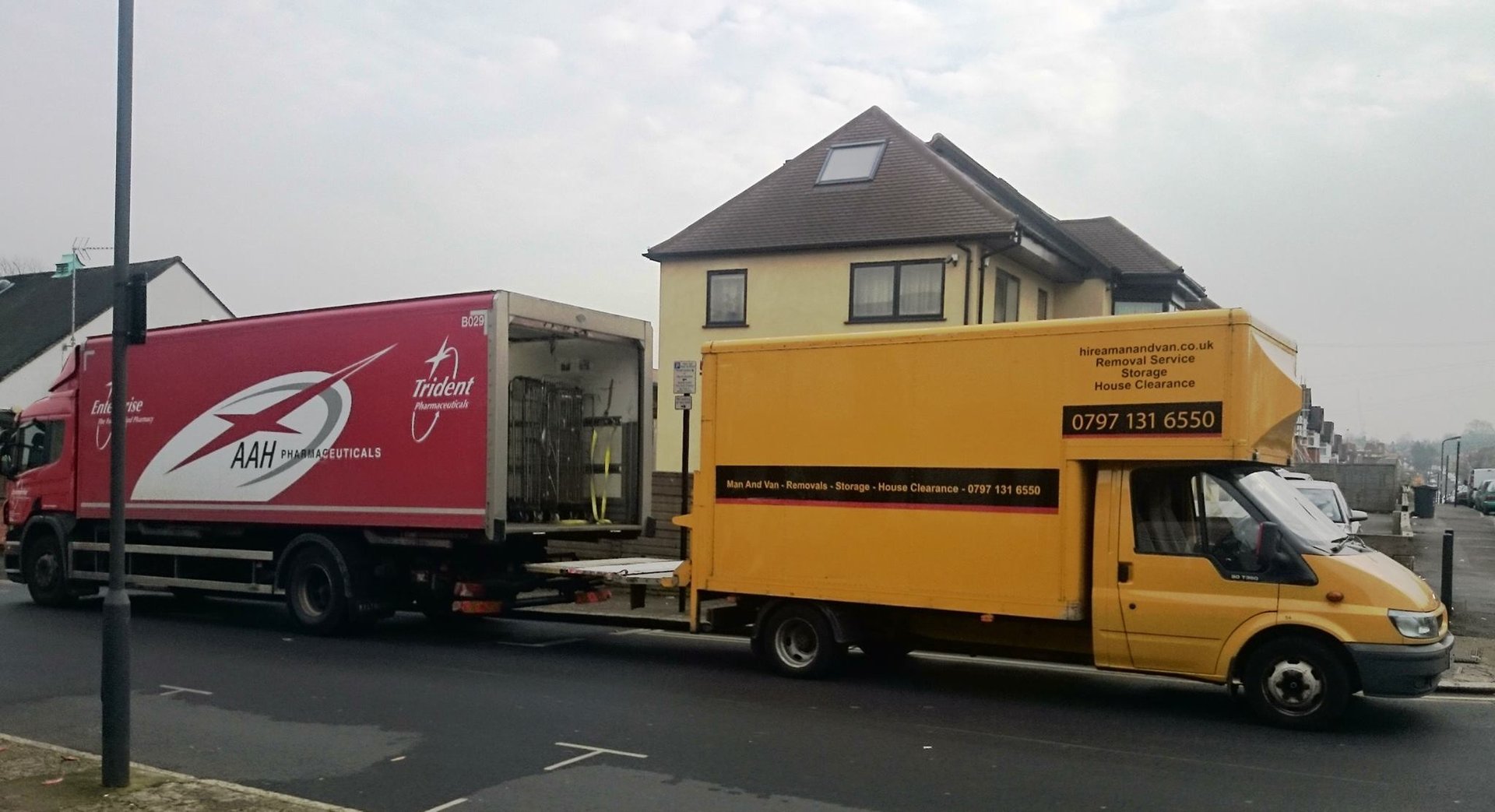 gray computer monitor