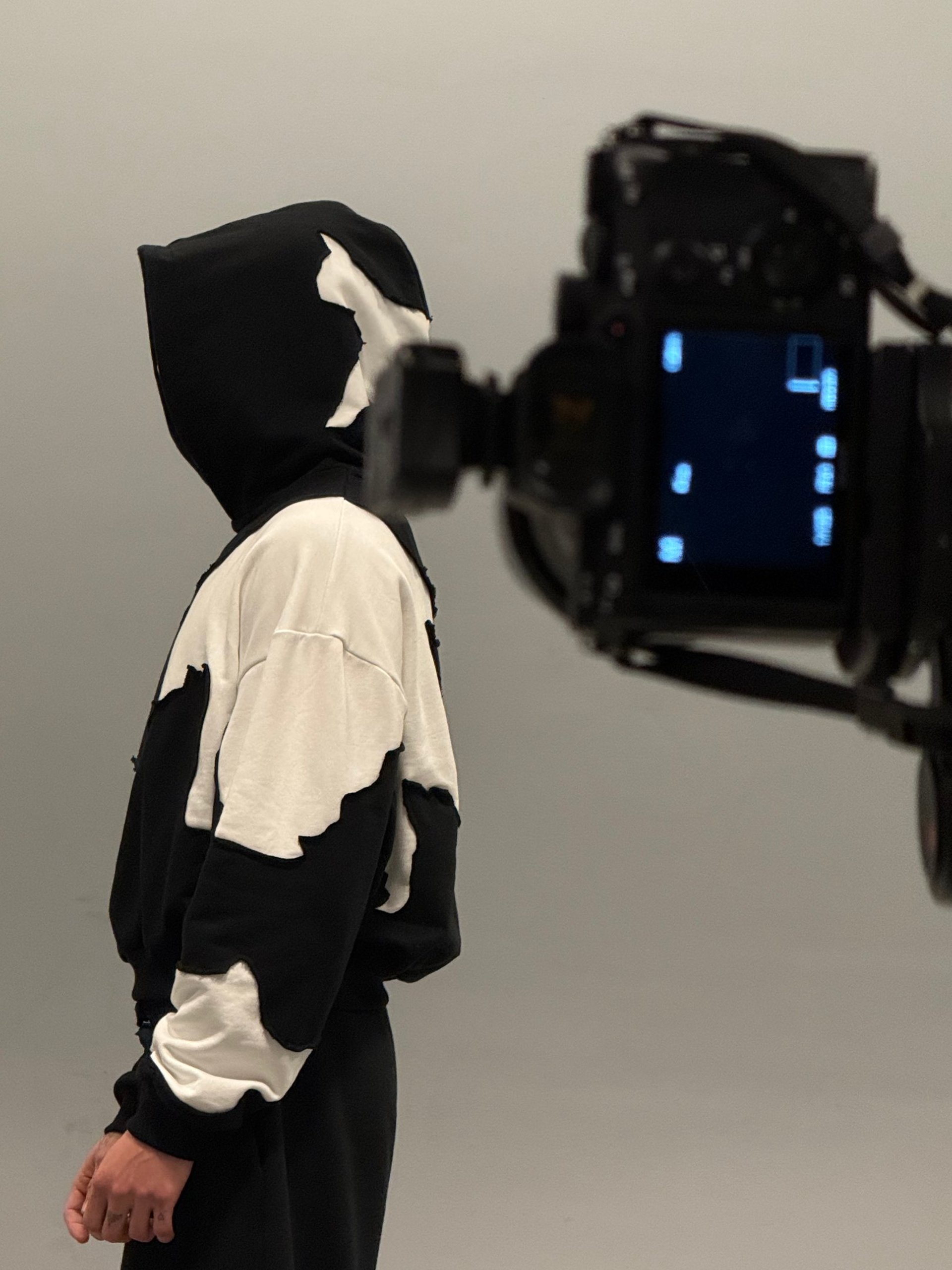 black and white bed linen