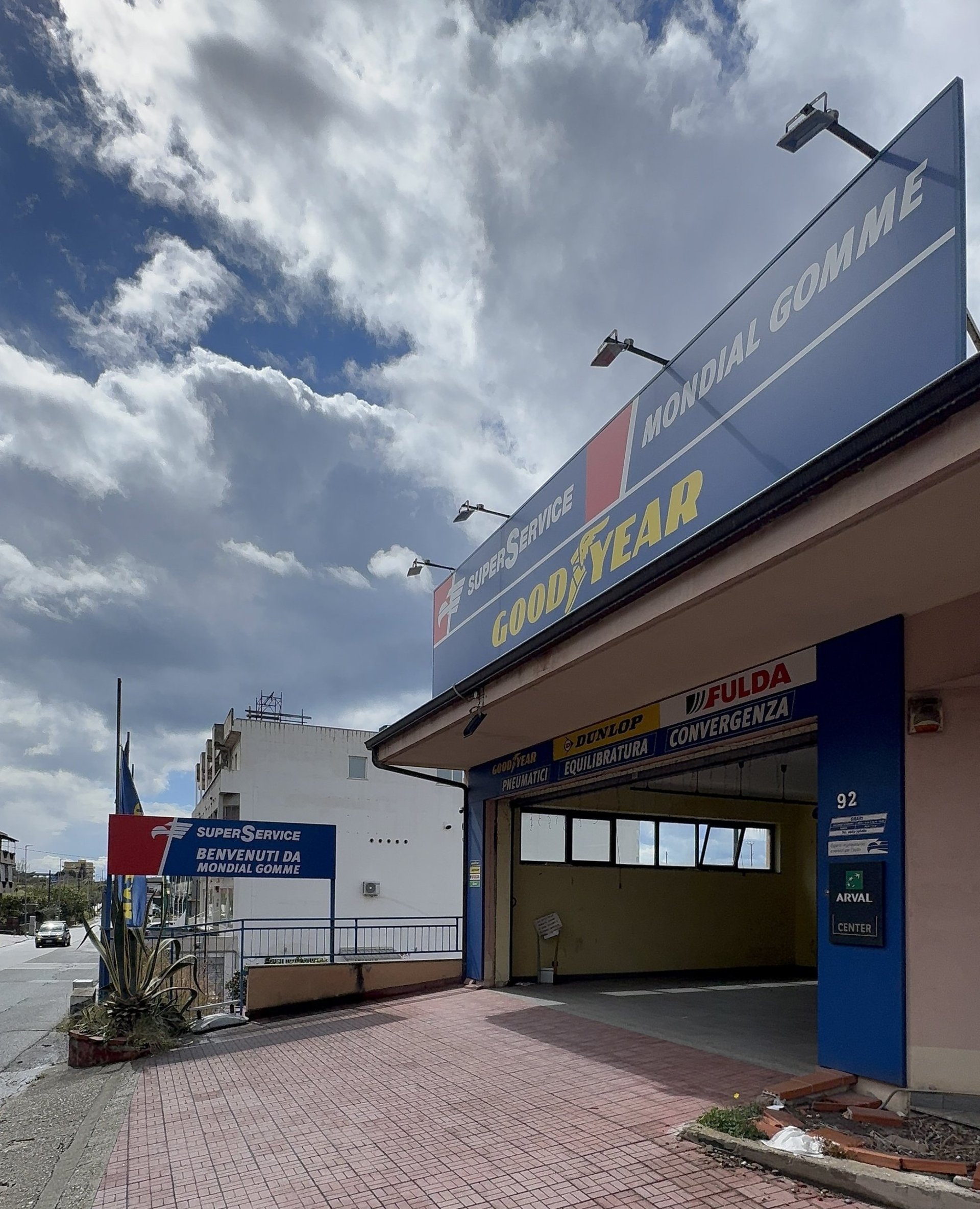 black and brown leather padded tub sofa
