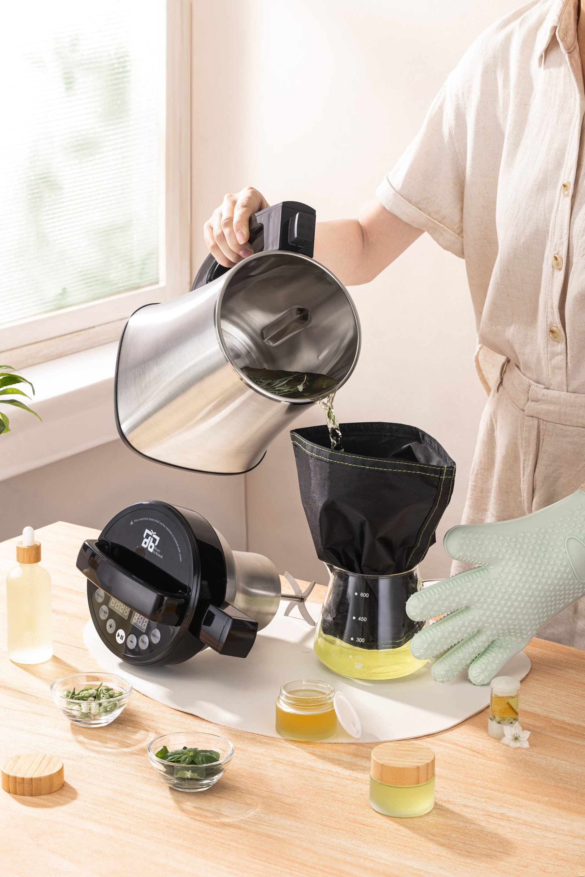 black and white bed linen