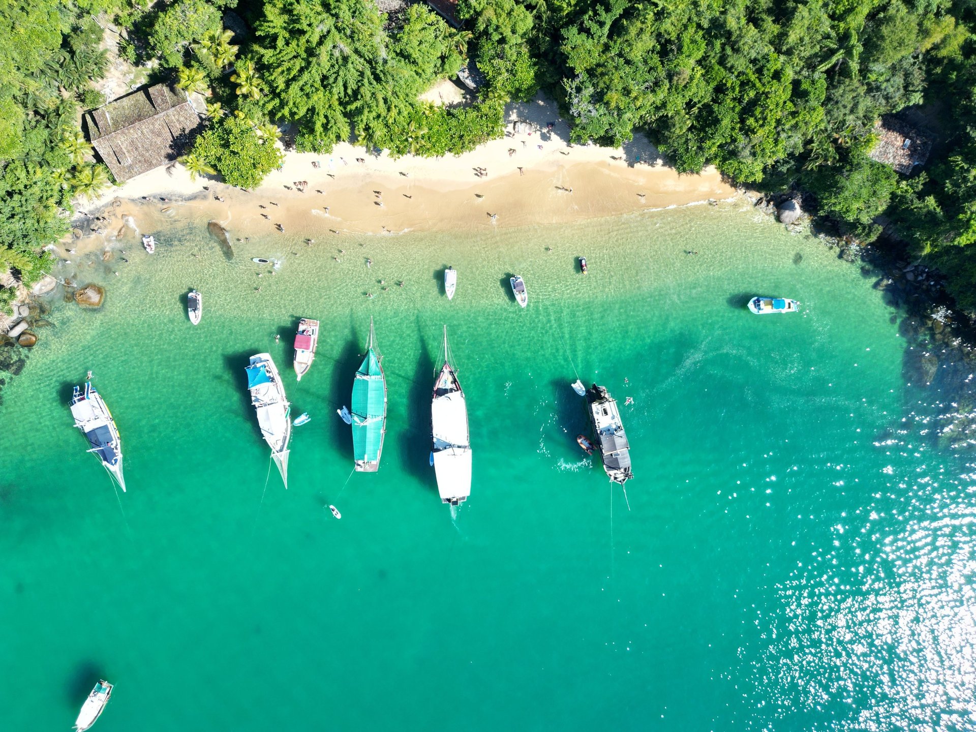 gray computer monitor