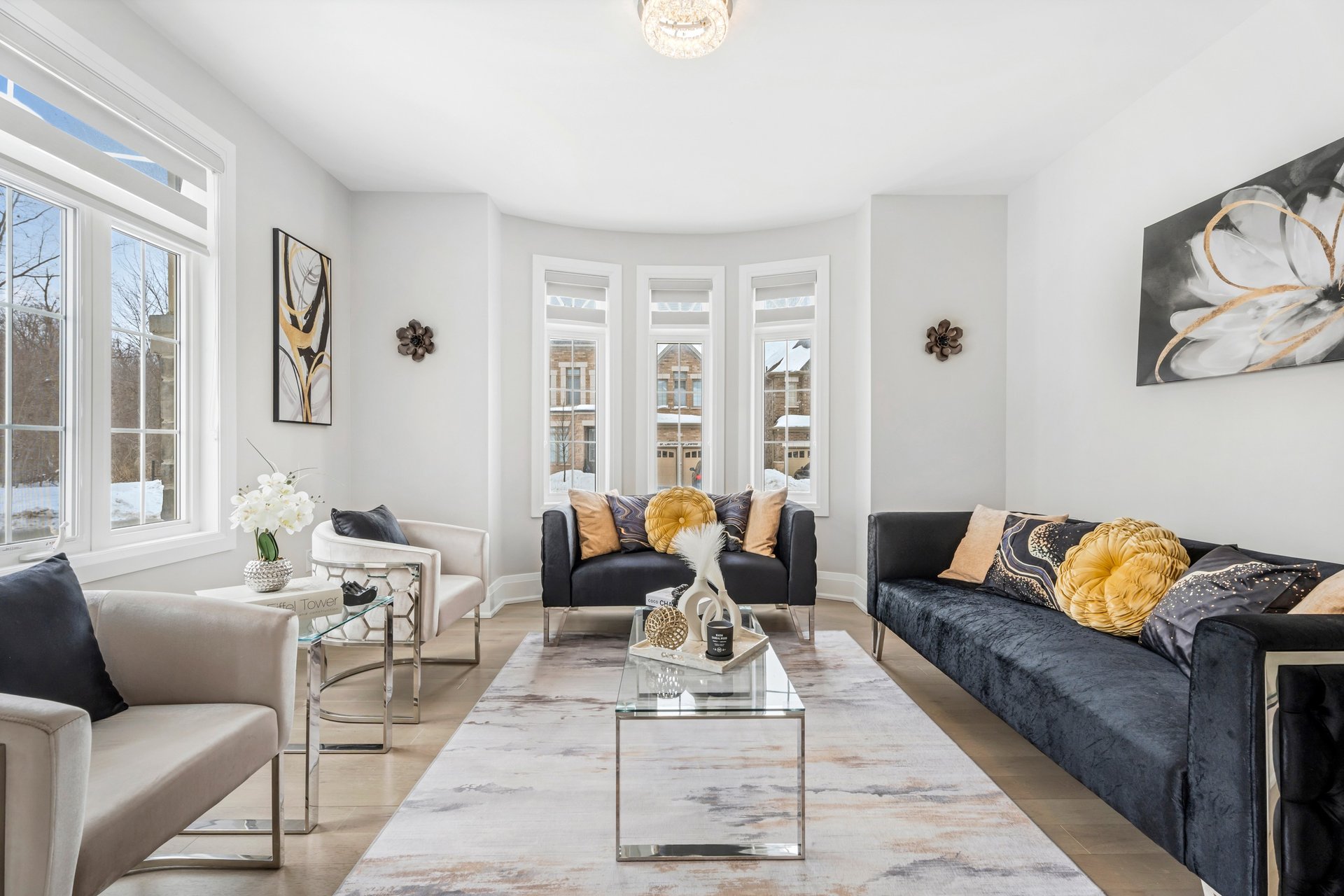 black and white bed linen