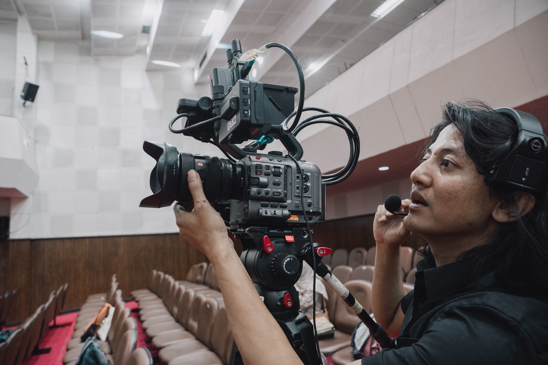 black and white bed linen