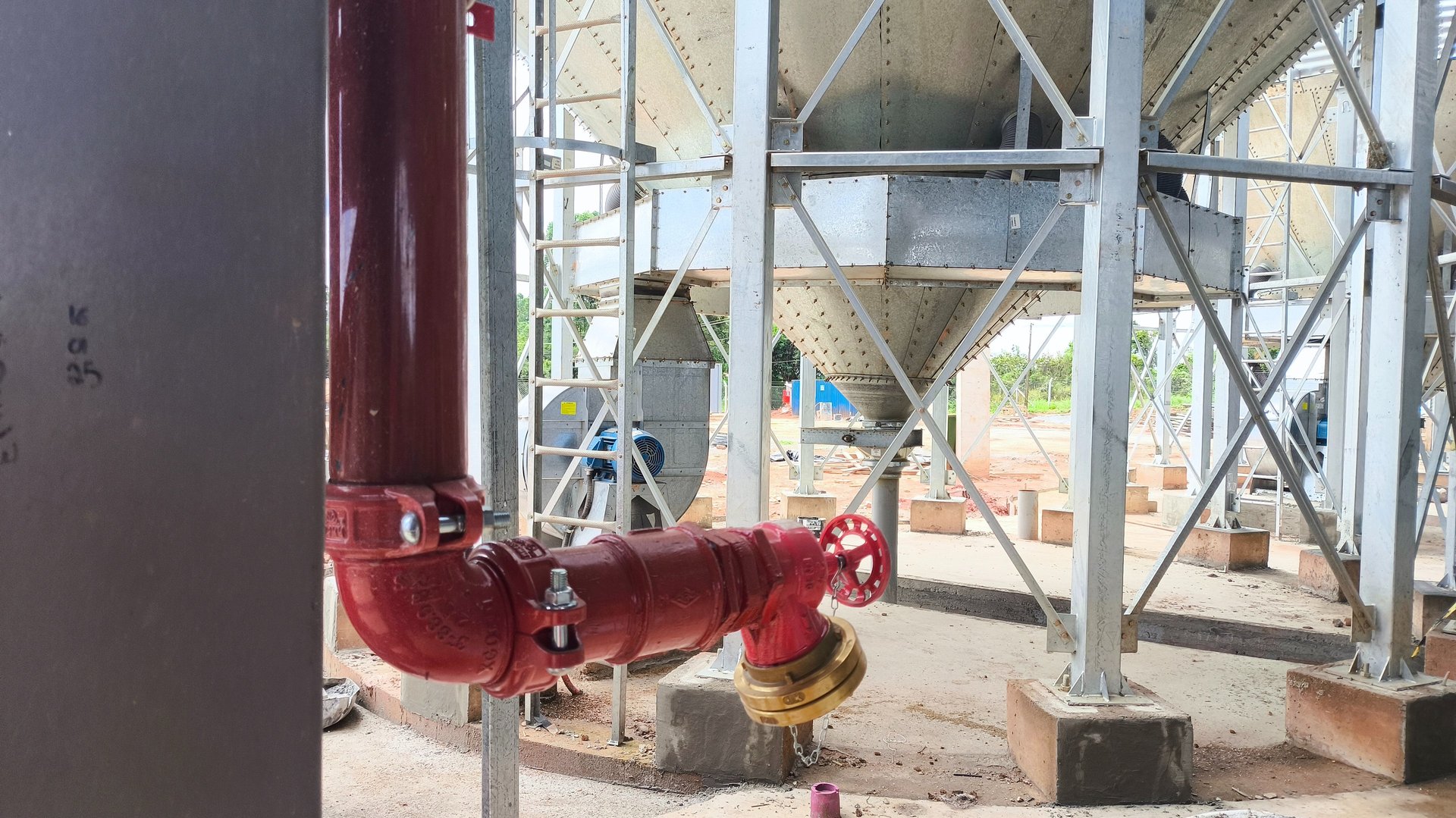 black and brown leather padded tub sofa