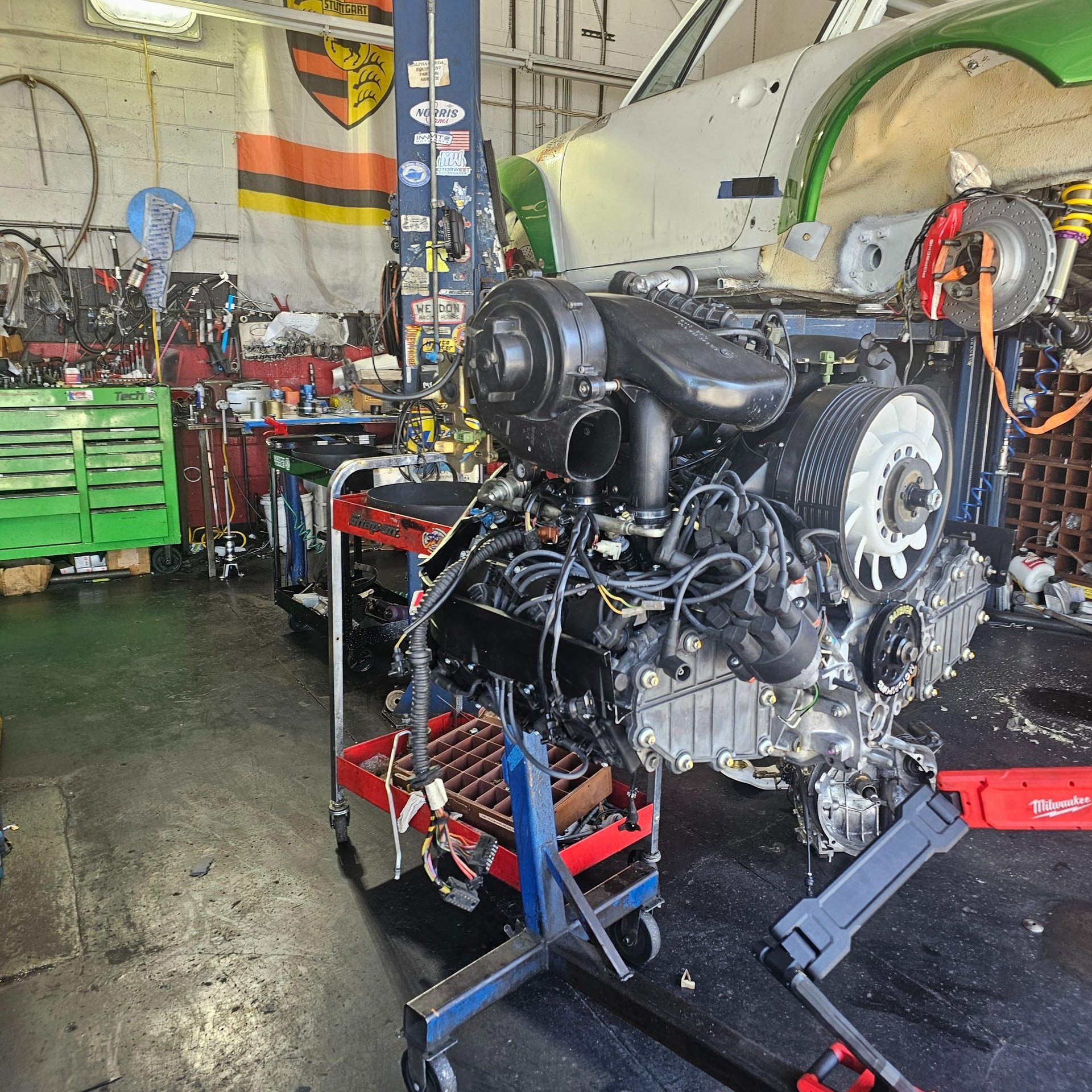 gray computer monitor