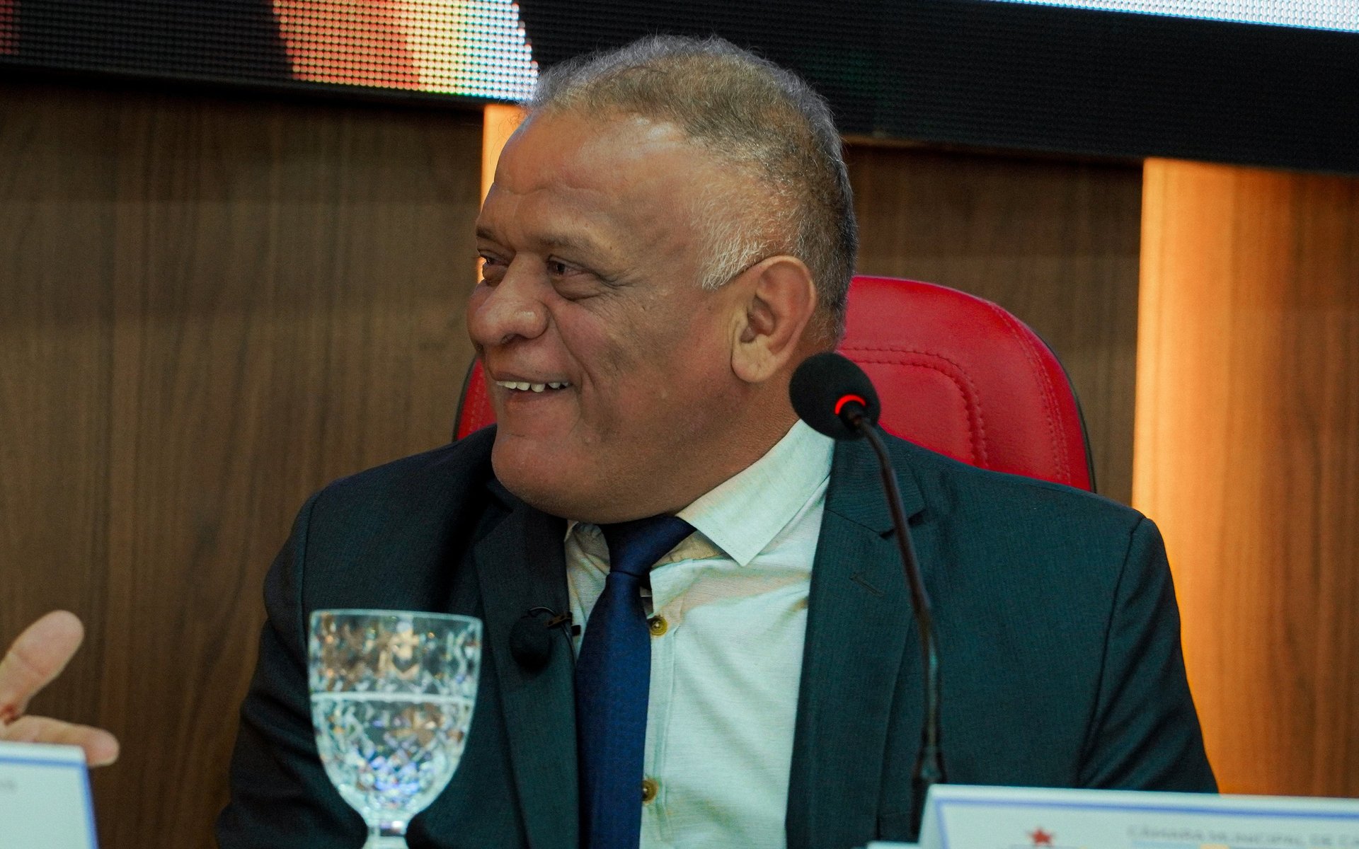 black and brown leather padded tub sofa