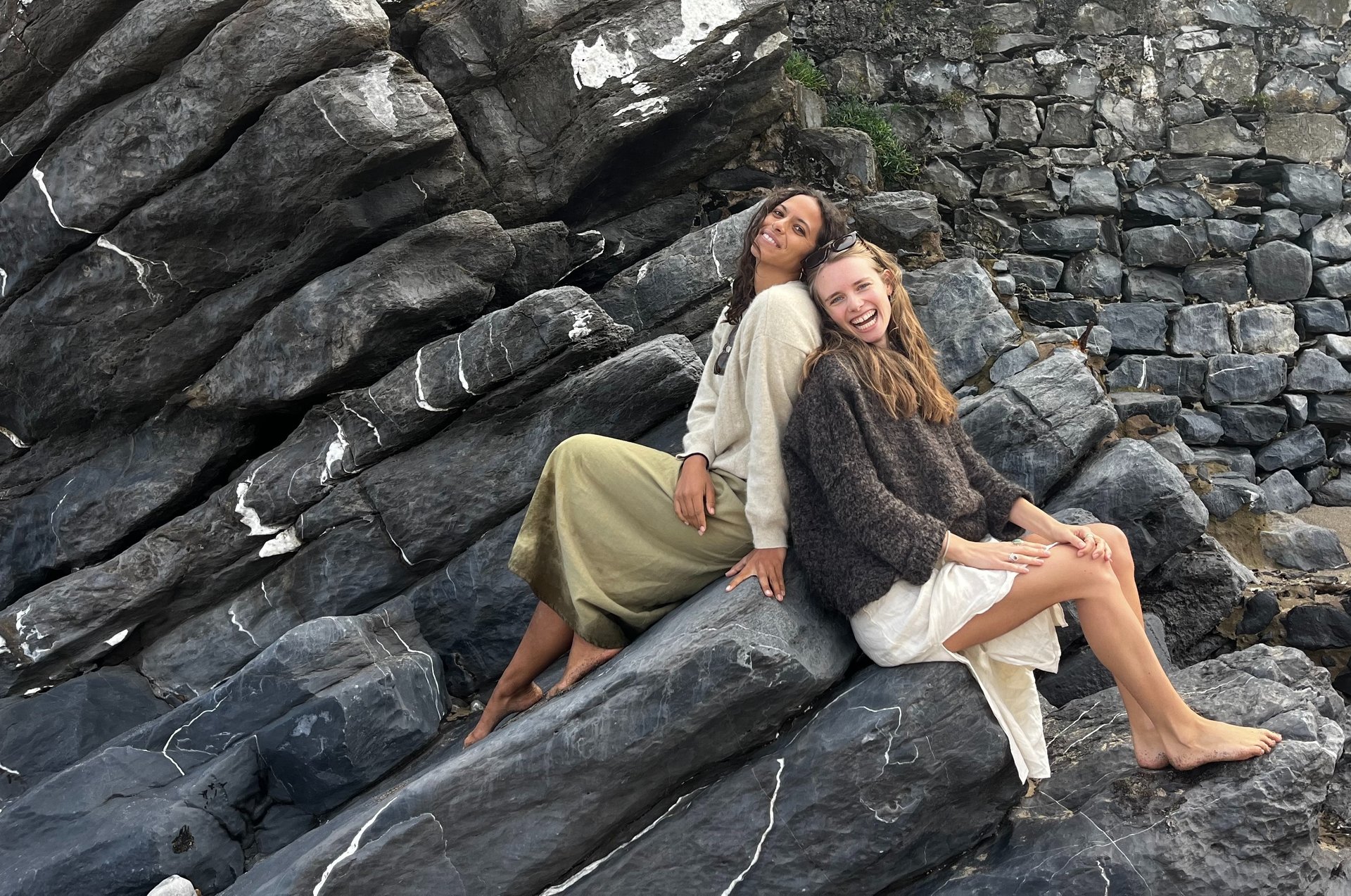 black and white bed linen