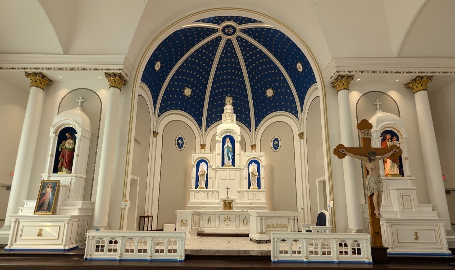 black and white bed linen