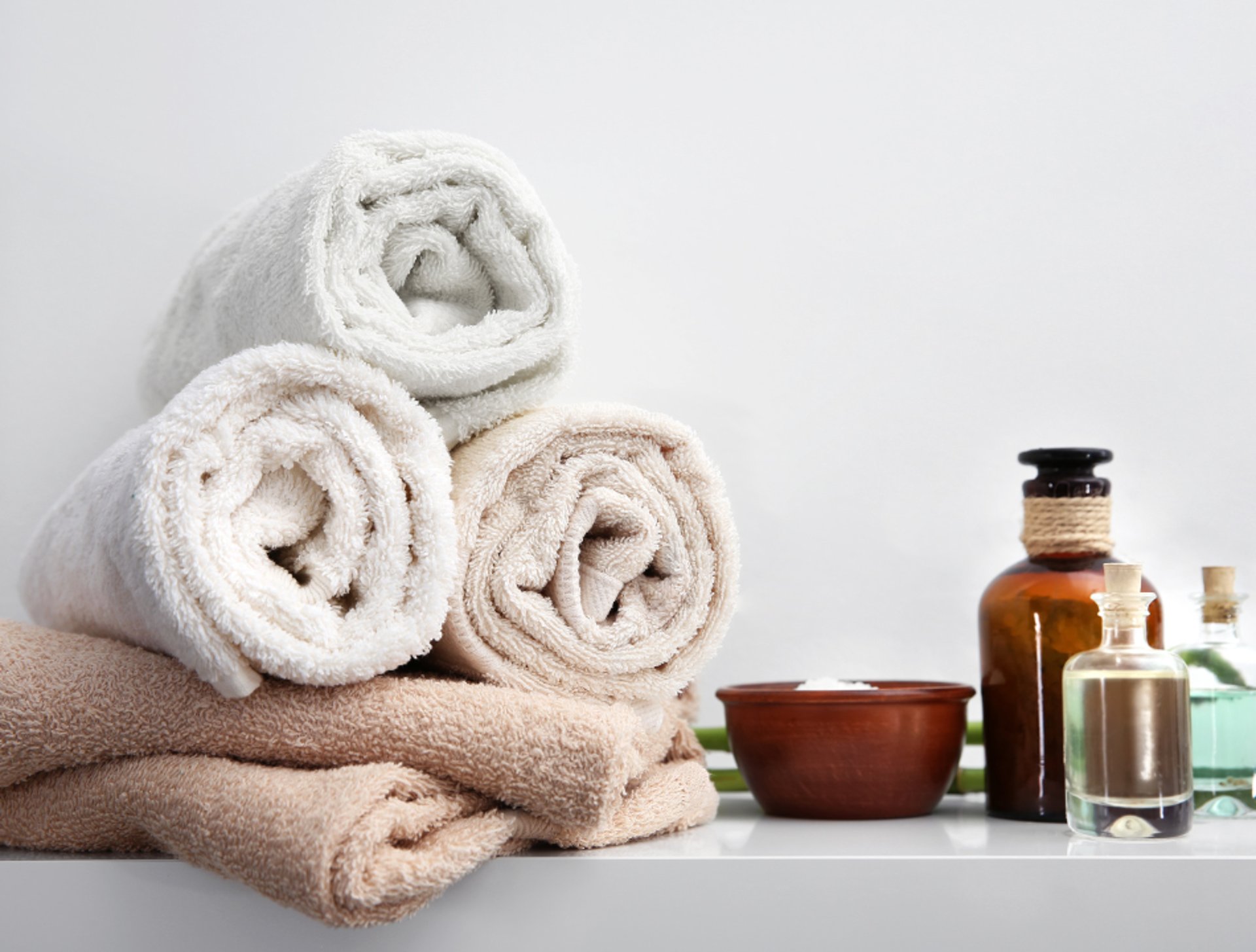 black and white bed linen