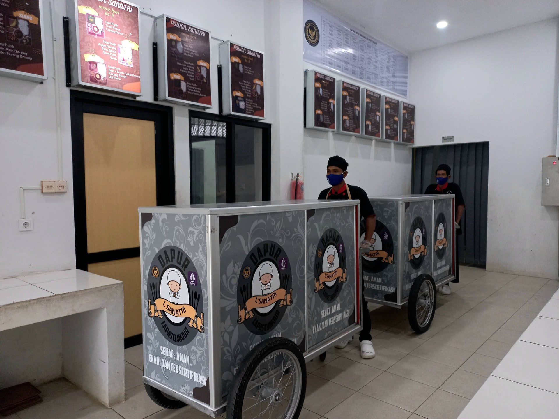 gray computer monitor