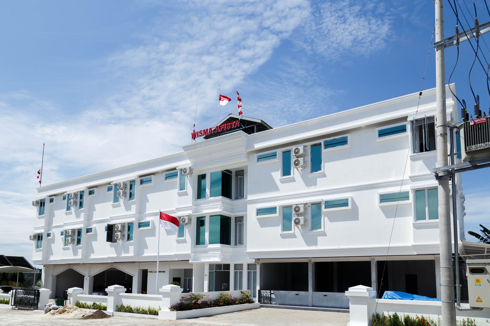 black and brown leather padded tub sofa