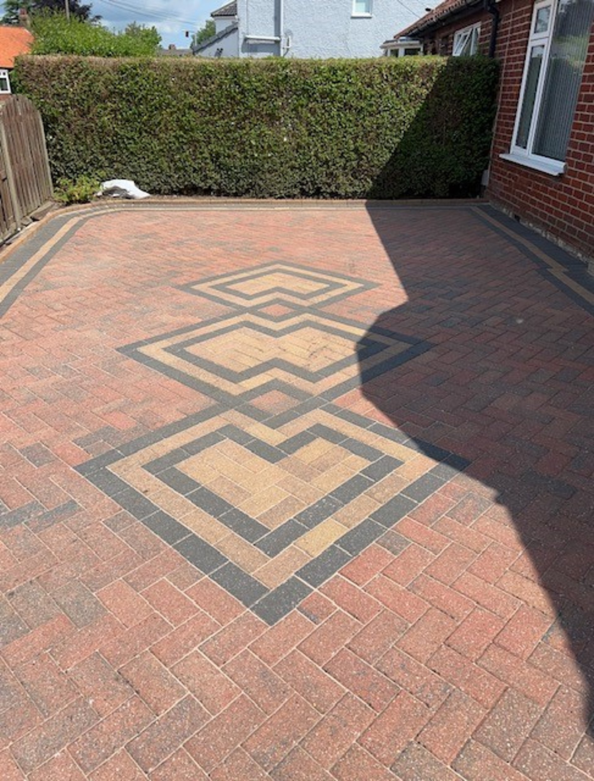 gray computer monitor