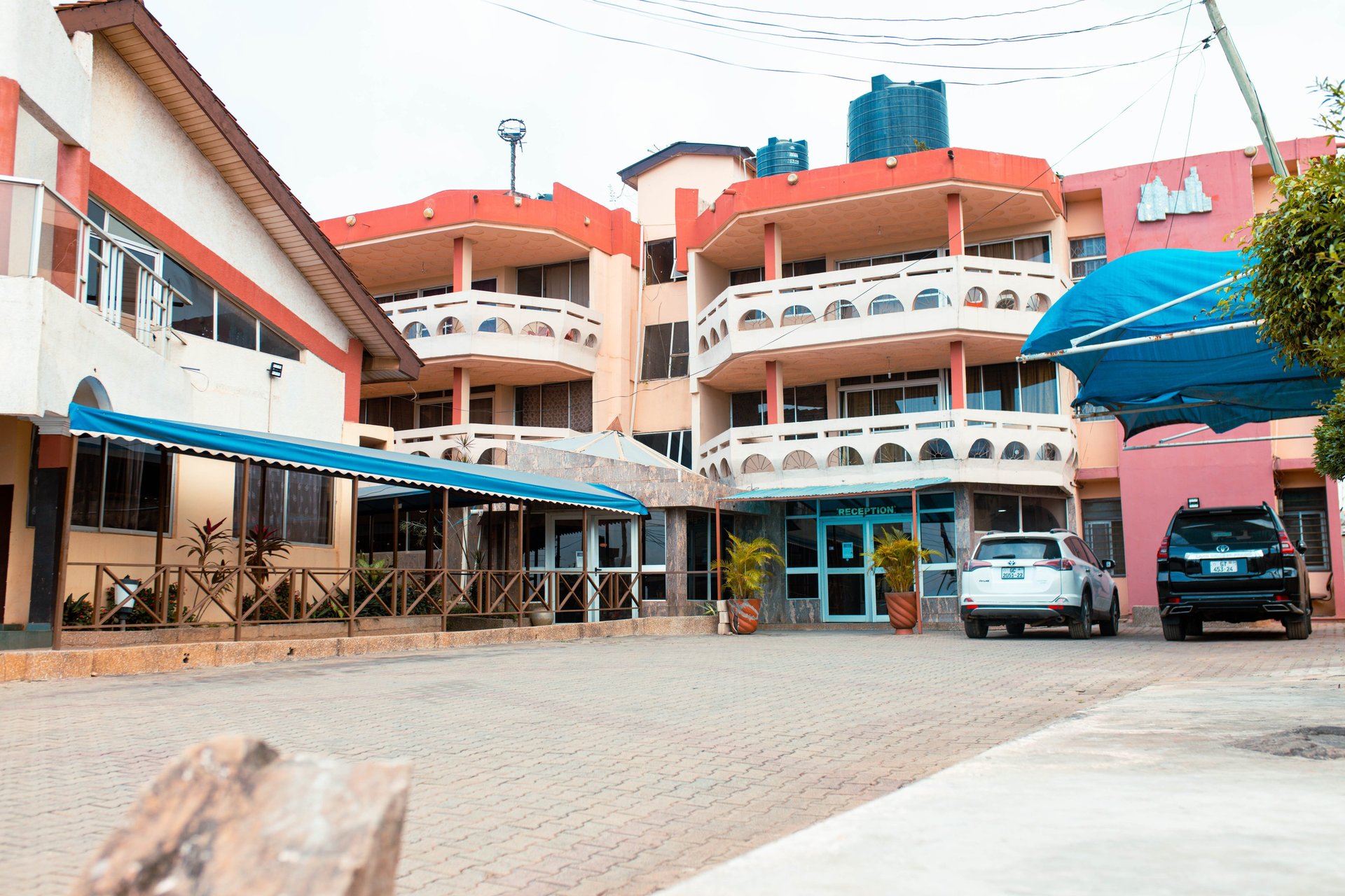 black and white bed linen
