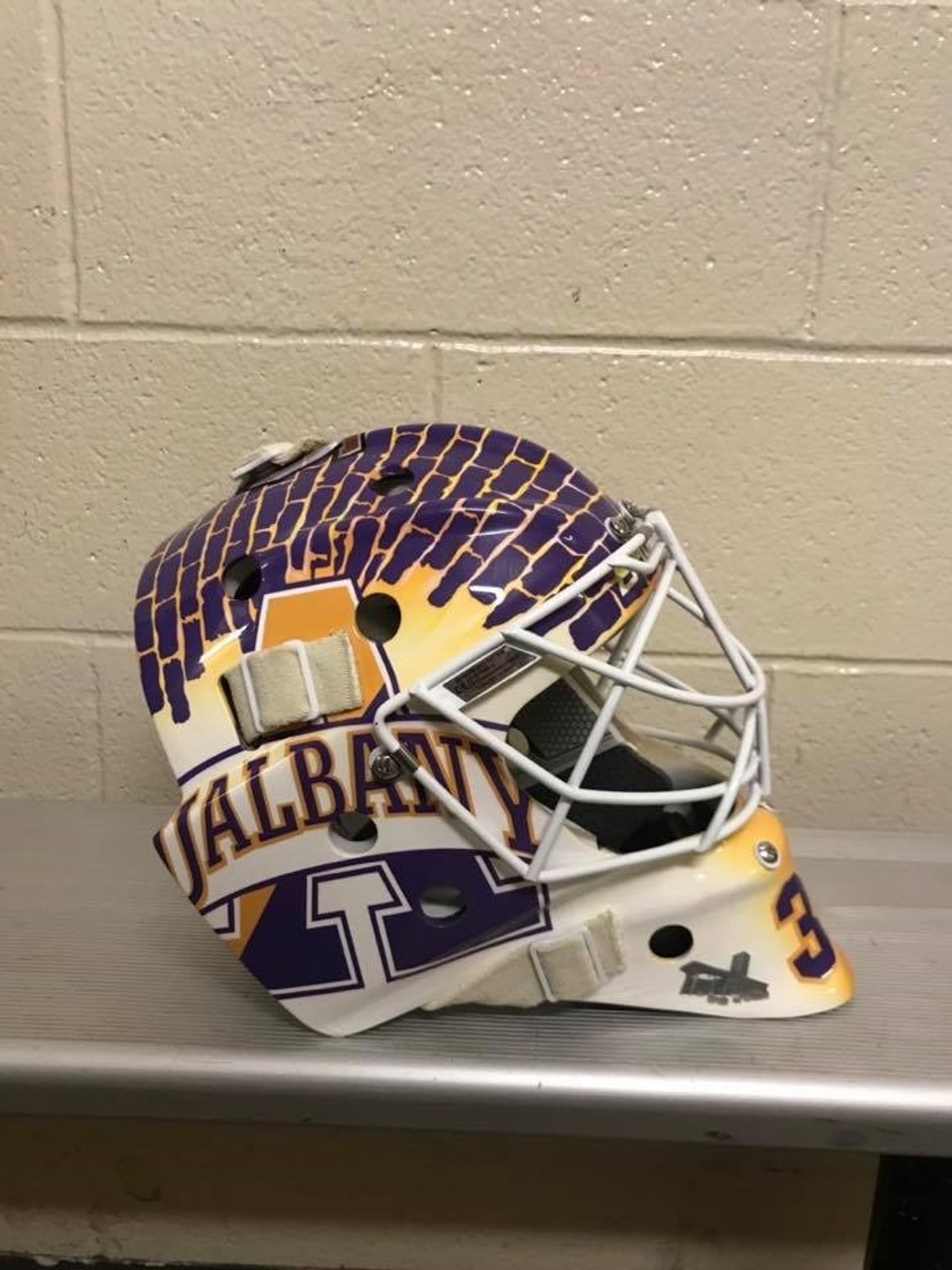 gray computer monitor