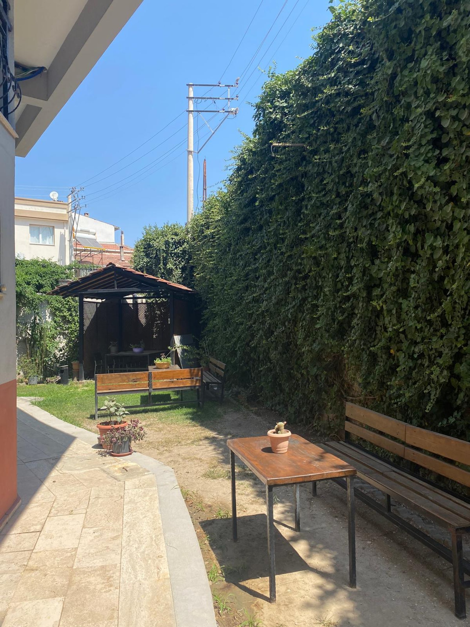 black and brown leather padded tub sofa