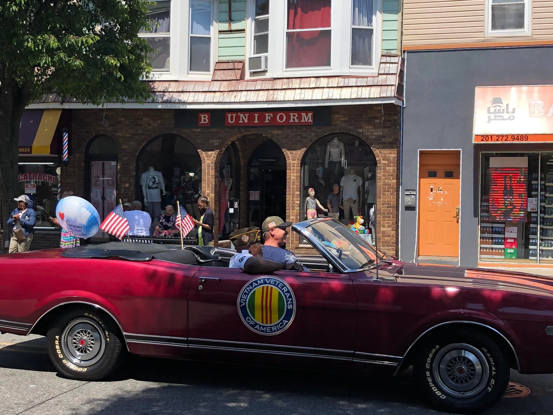 gray computer monitor