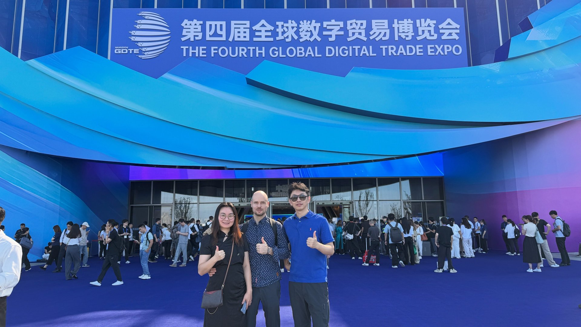 black and brown leather padded tub sofa