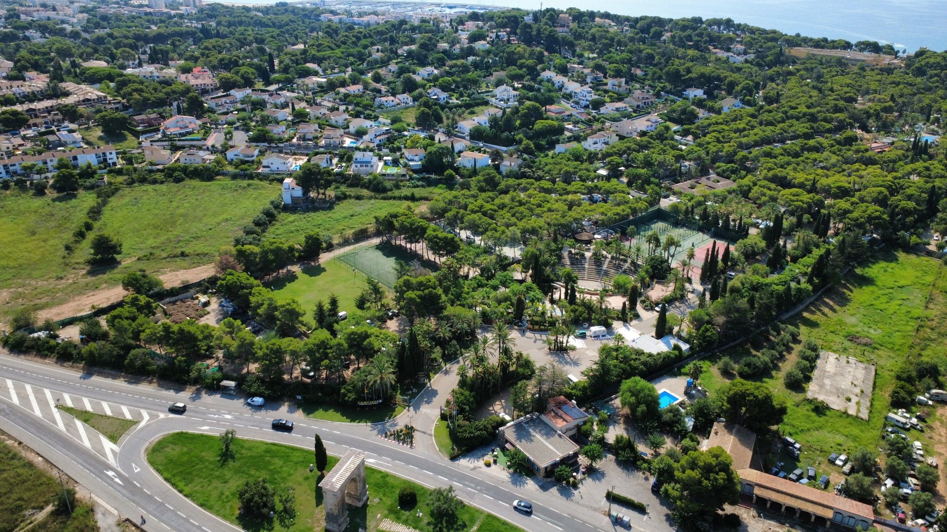 black and white bed linen