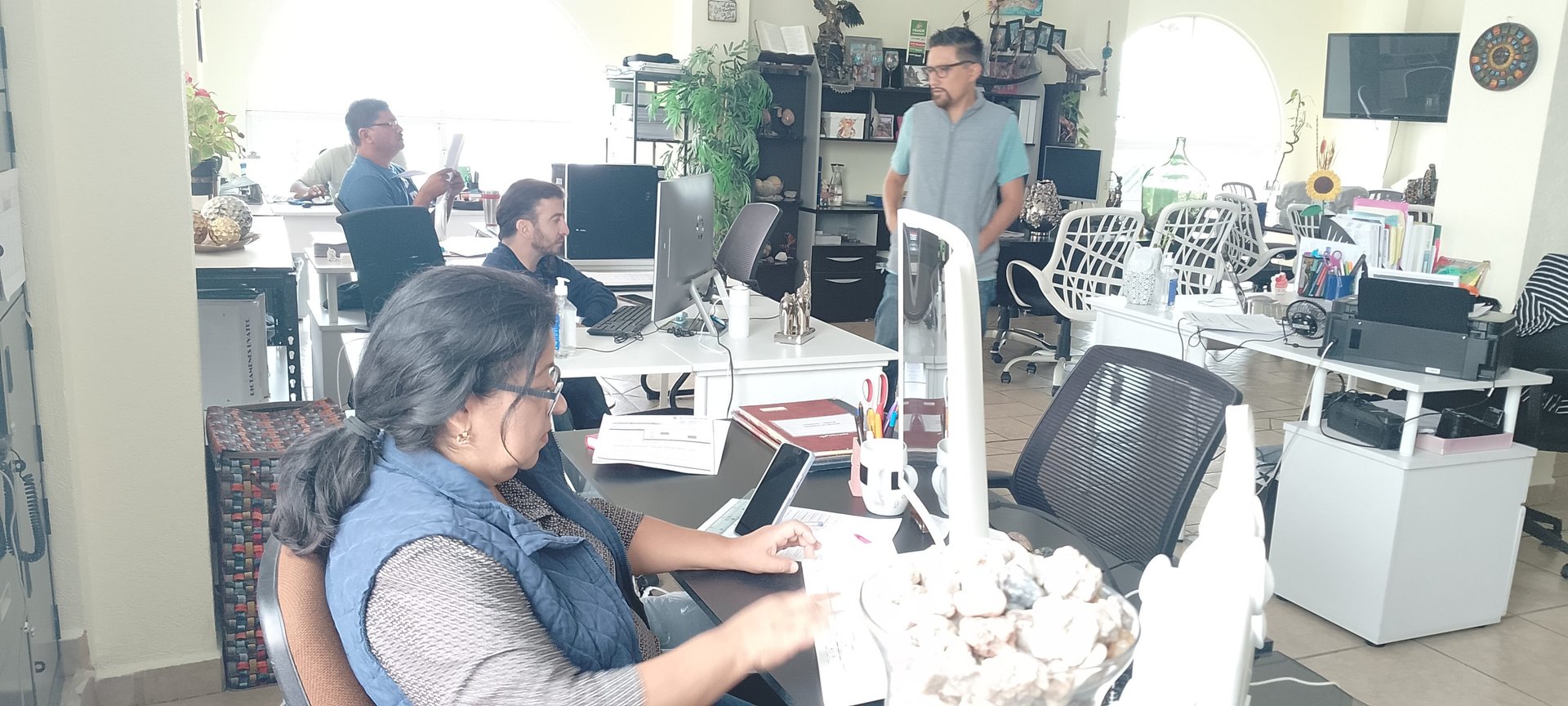 black and brown leather padded tub sofa