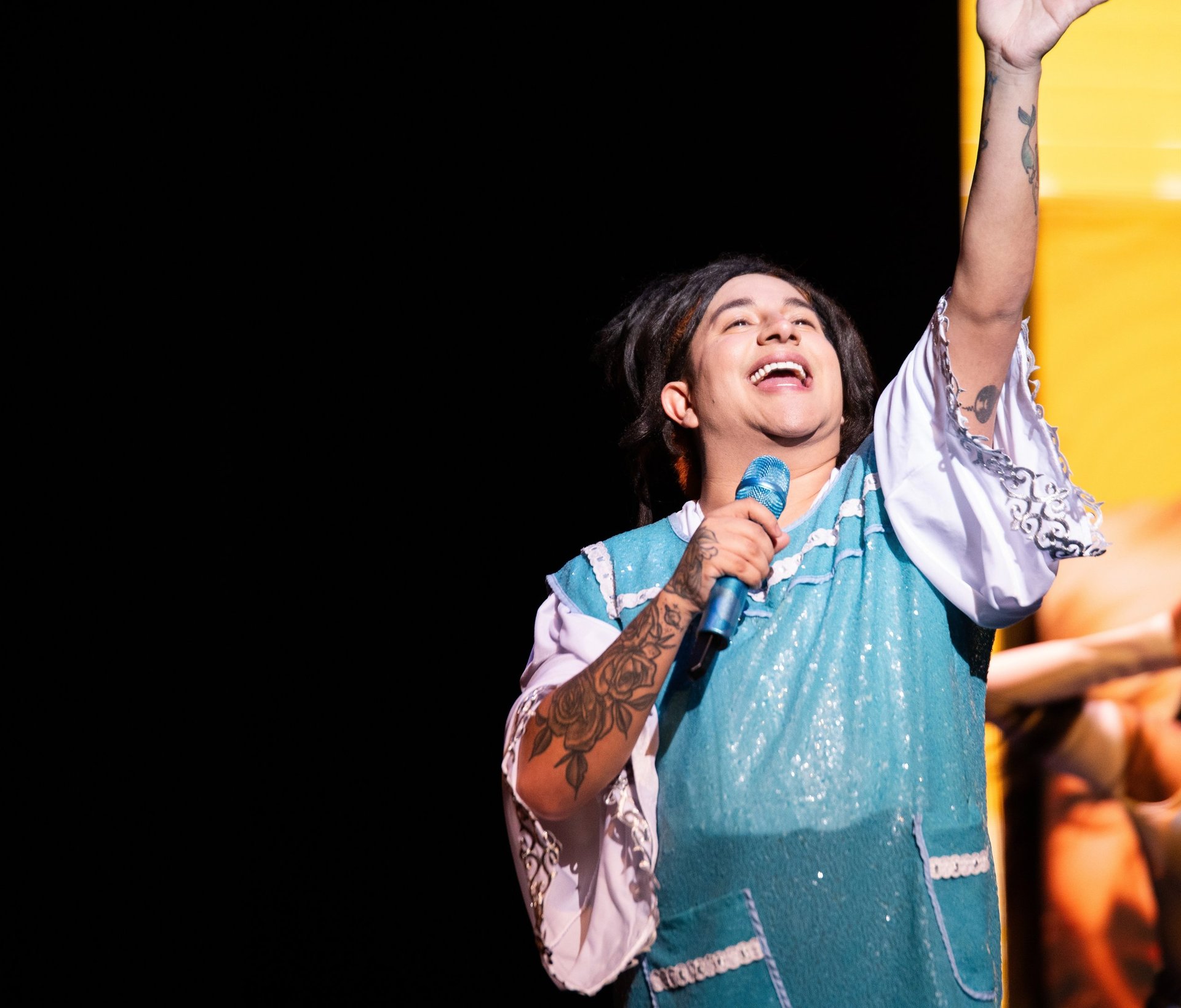 black and white bed linen