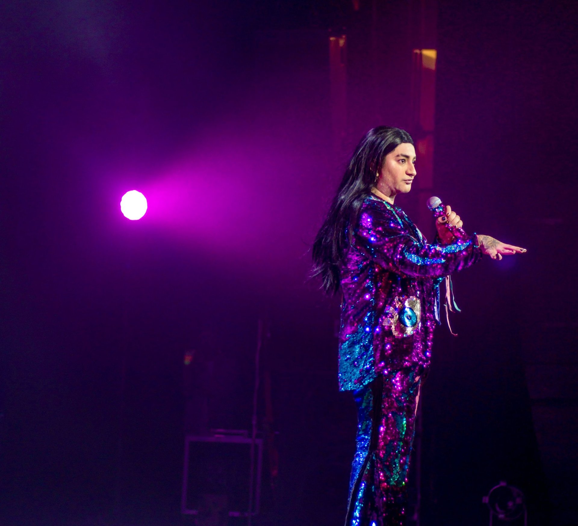 black and white bed linen