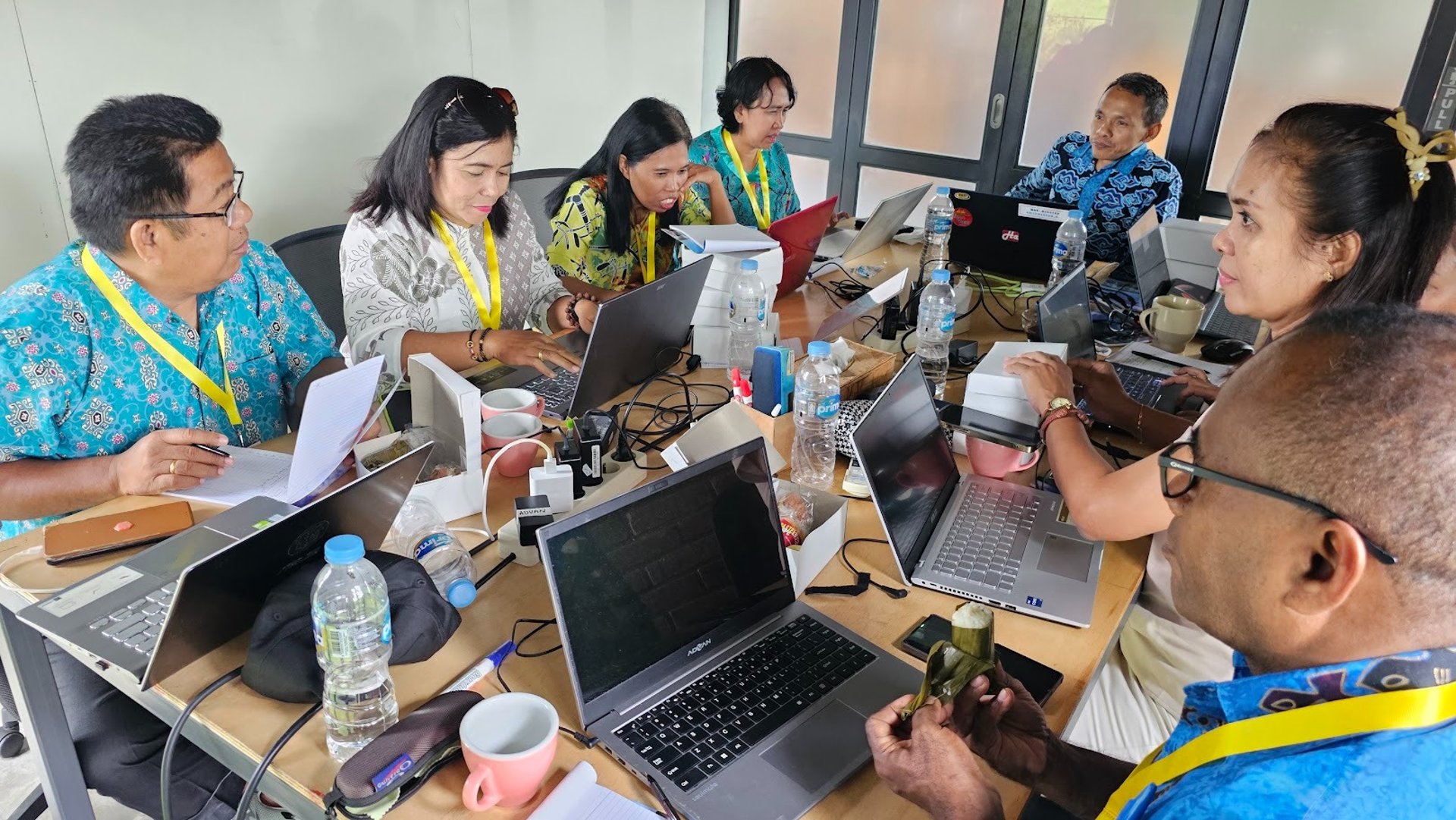 gray computer monitor