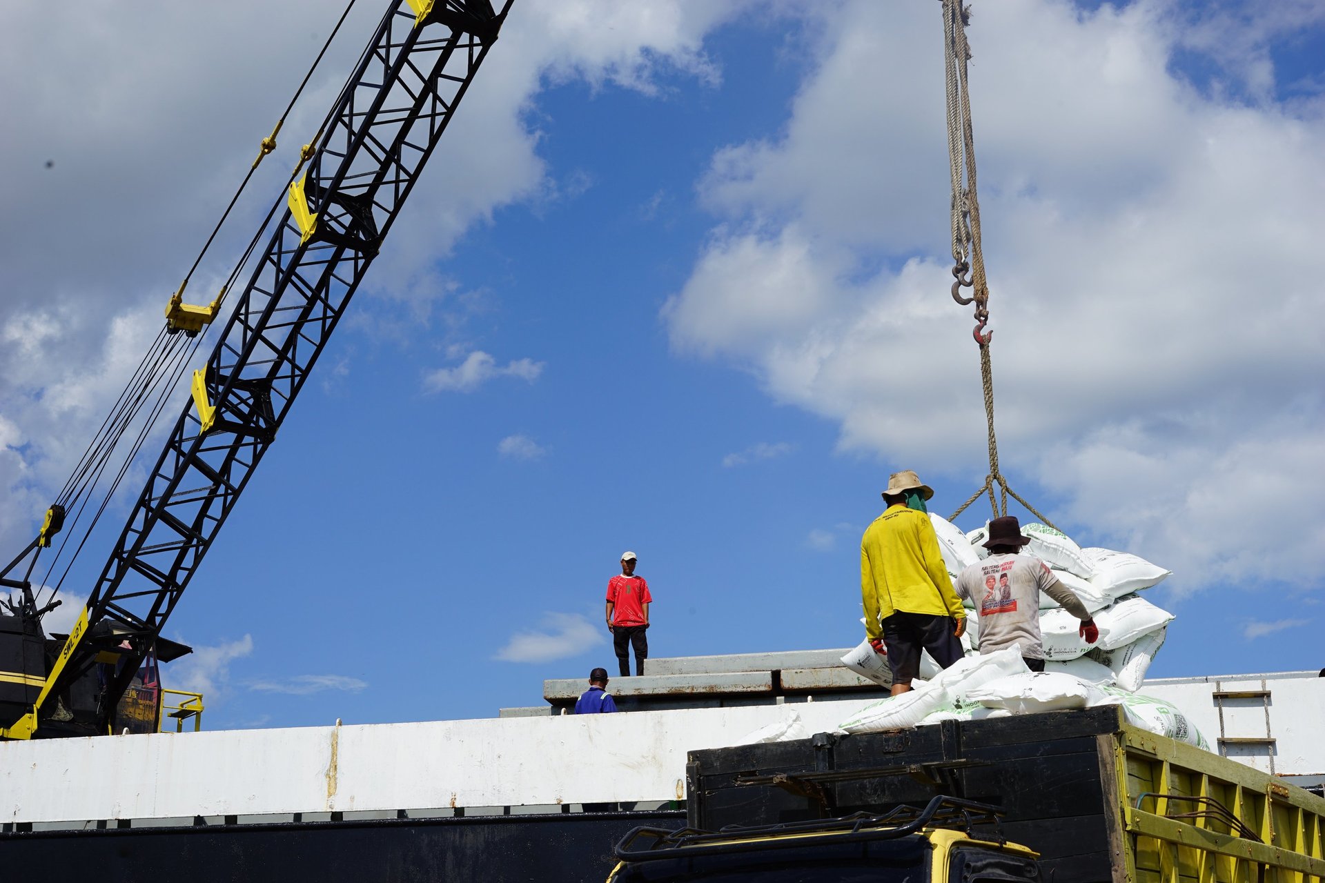 an abstract photo of a curved building with a blue sky in the background