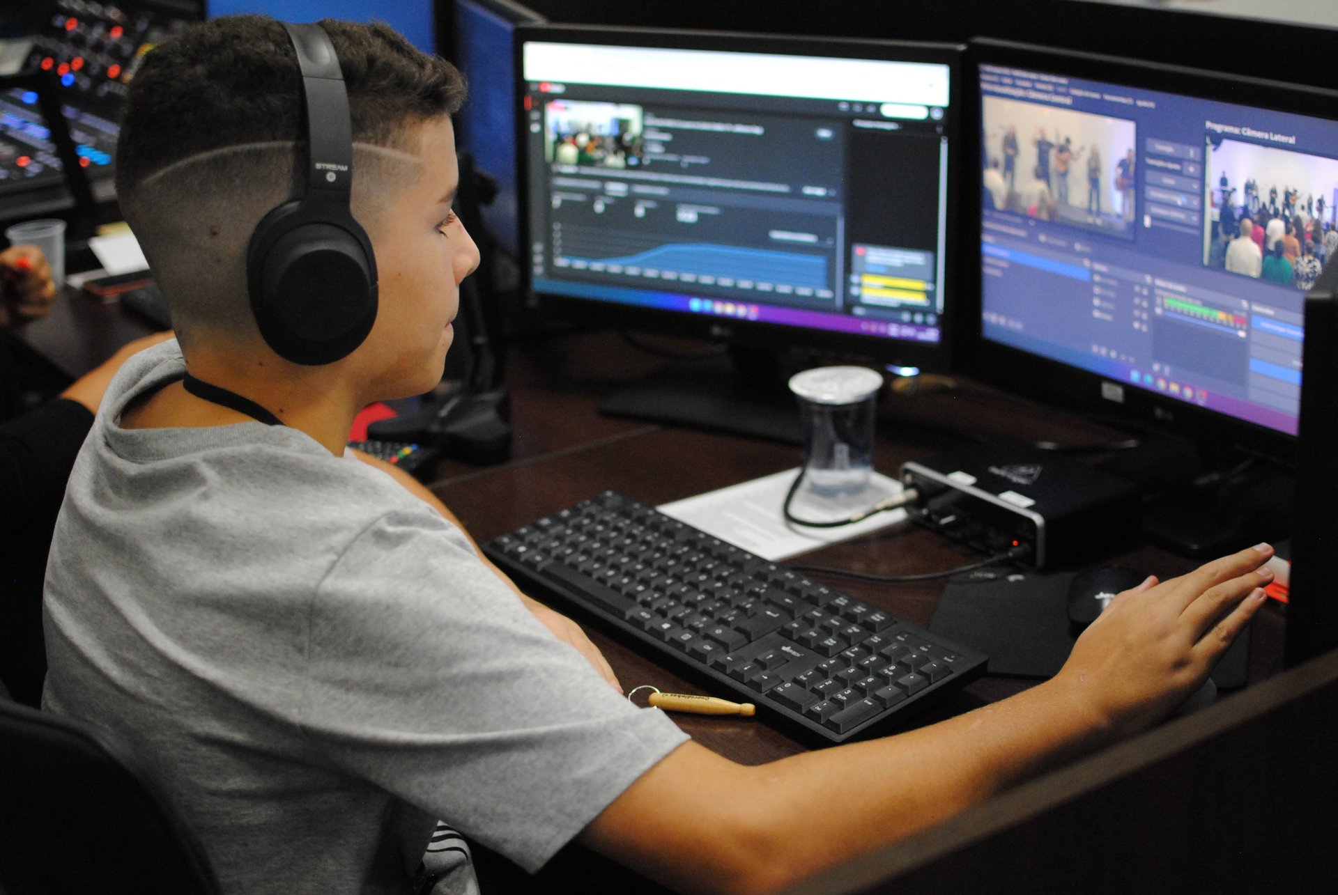 black and white bed linen