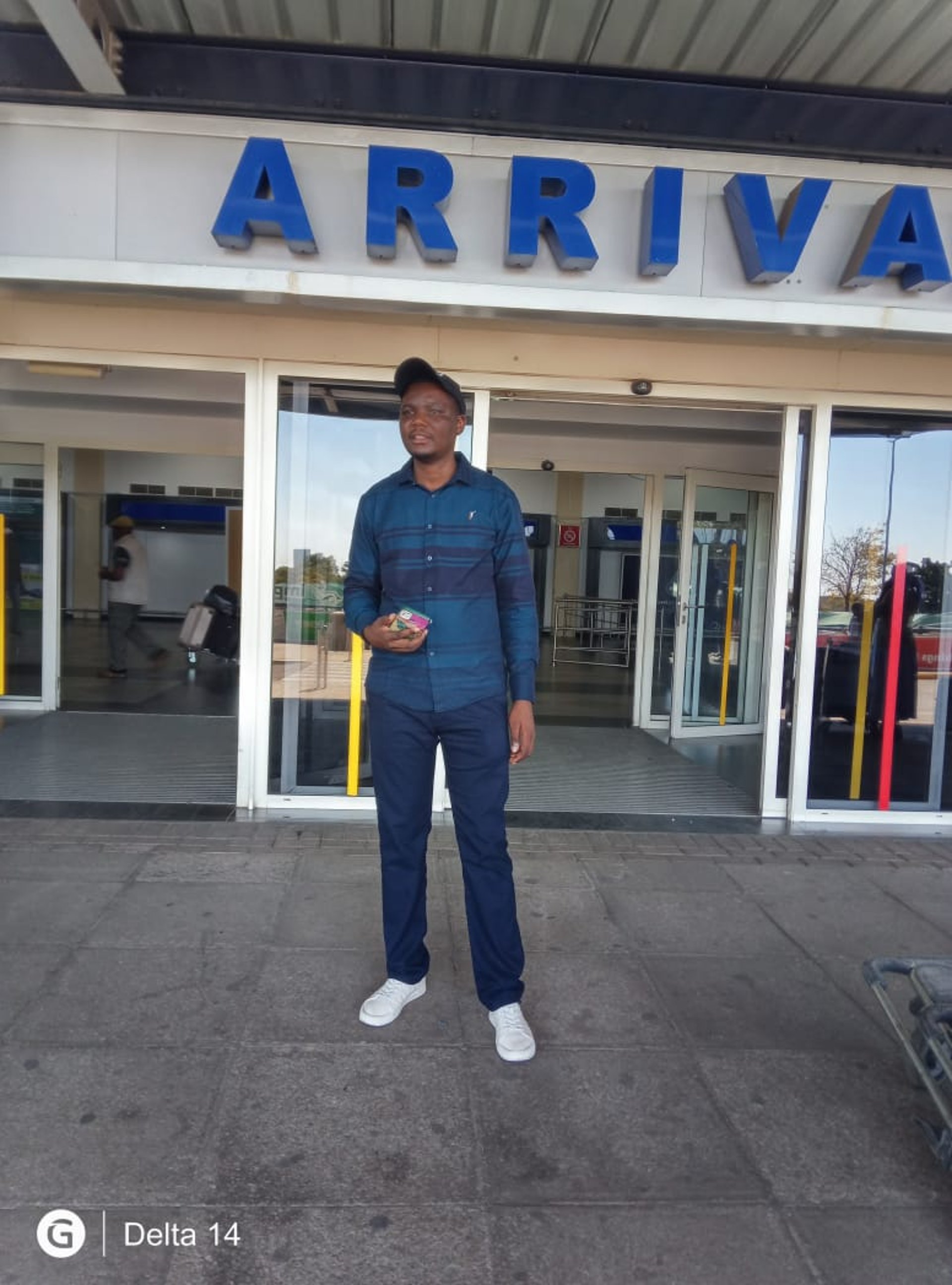 gray computer monitor