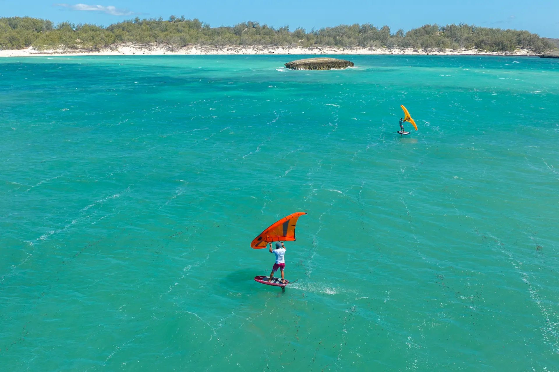 Wingfoil à la baie de Sakalava devant Ocean Lodge à Diego Suarez Madagascar