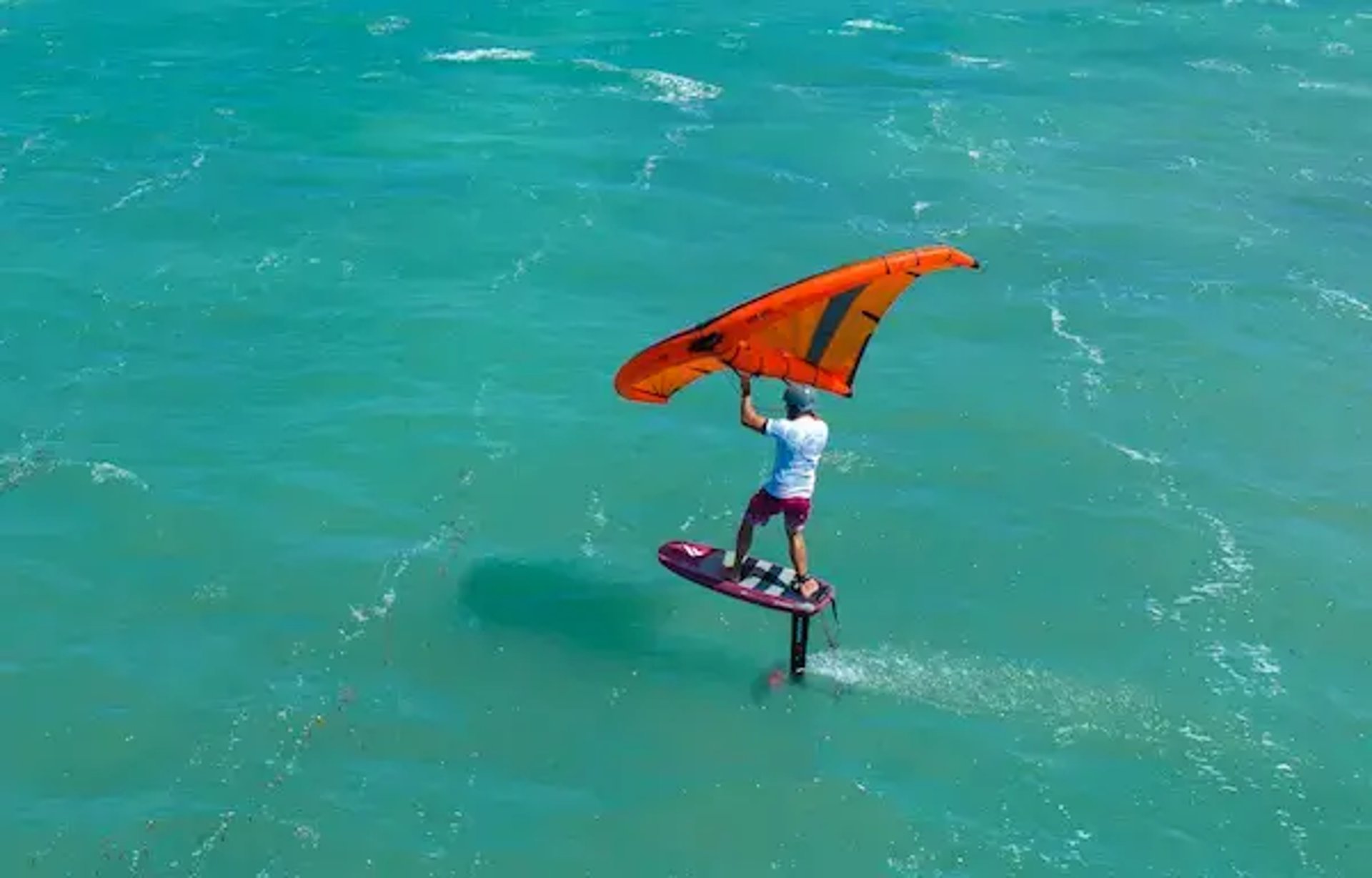 Wingfoil à la baie de Sakalava devant Ocean Lodge à Diego Suarez Madagascar