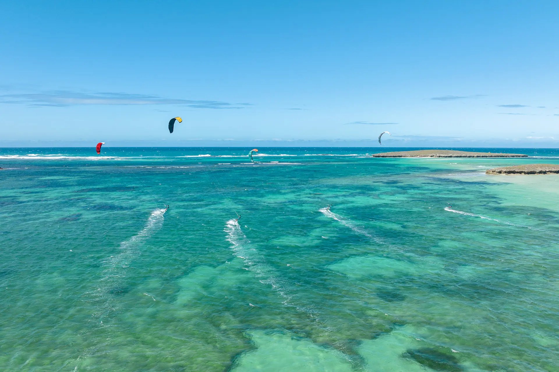 Kitesurf, windsurf et wingfoil à Sakalava Diego-Suarez Madagascar avec accès direct depuis l’Ocean Lodge
