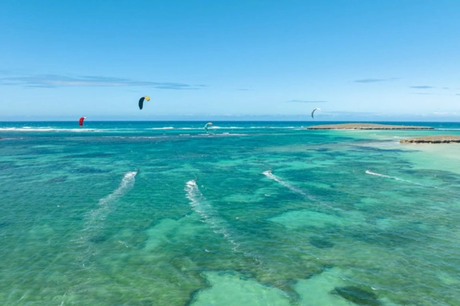 Kitesurf, windsurf et wingfoil à Sakalava Diego-Suarez Madagascar avec accès direct depuis l’Ocean Lodge