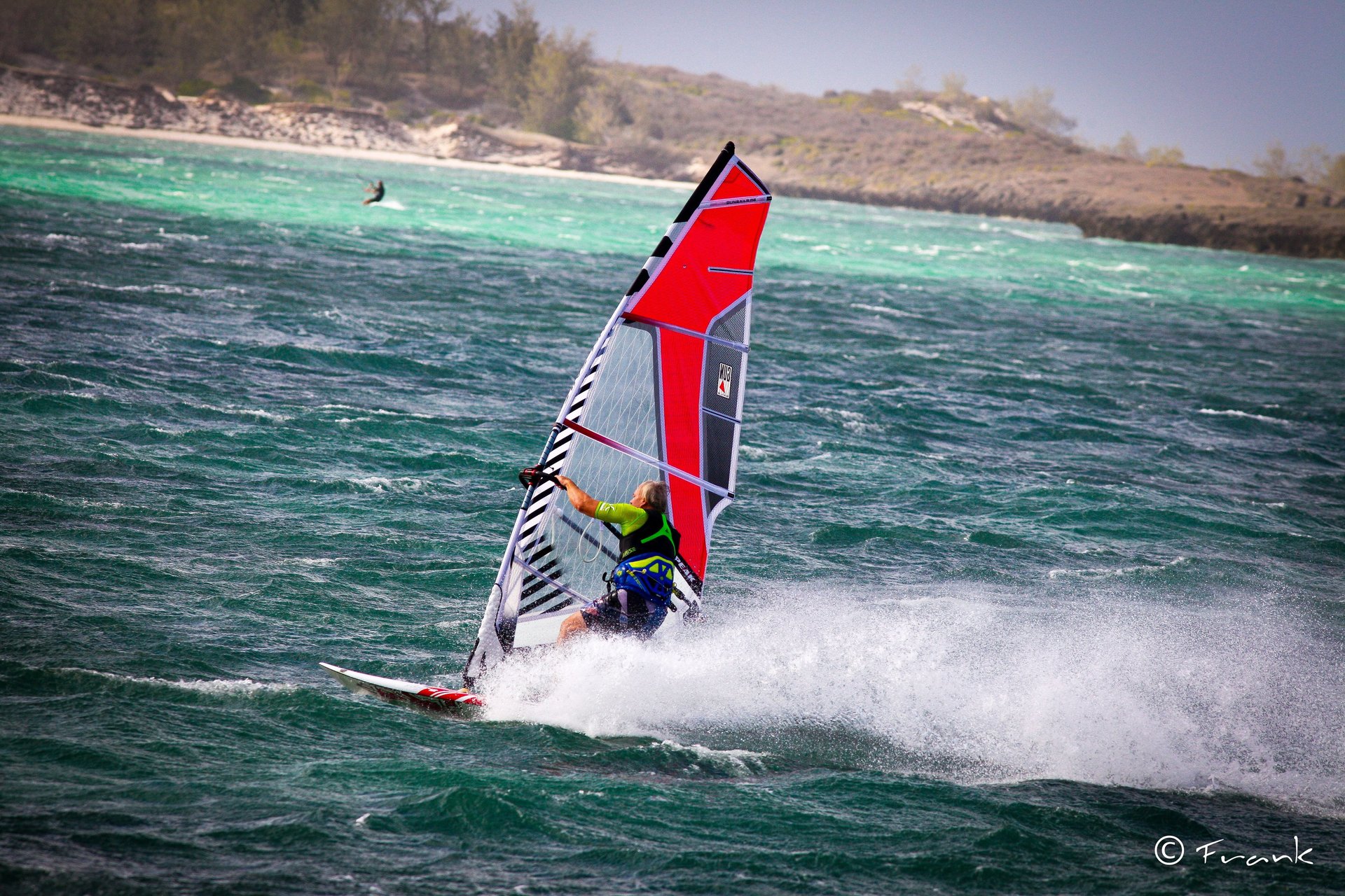 windsurf à Madagascar dans la baie de Sakalava devant Ocean Lodge