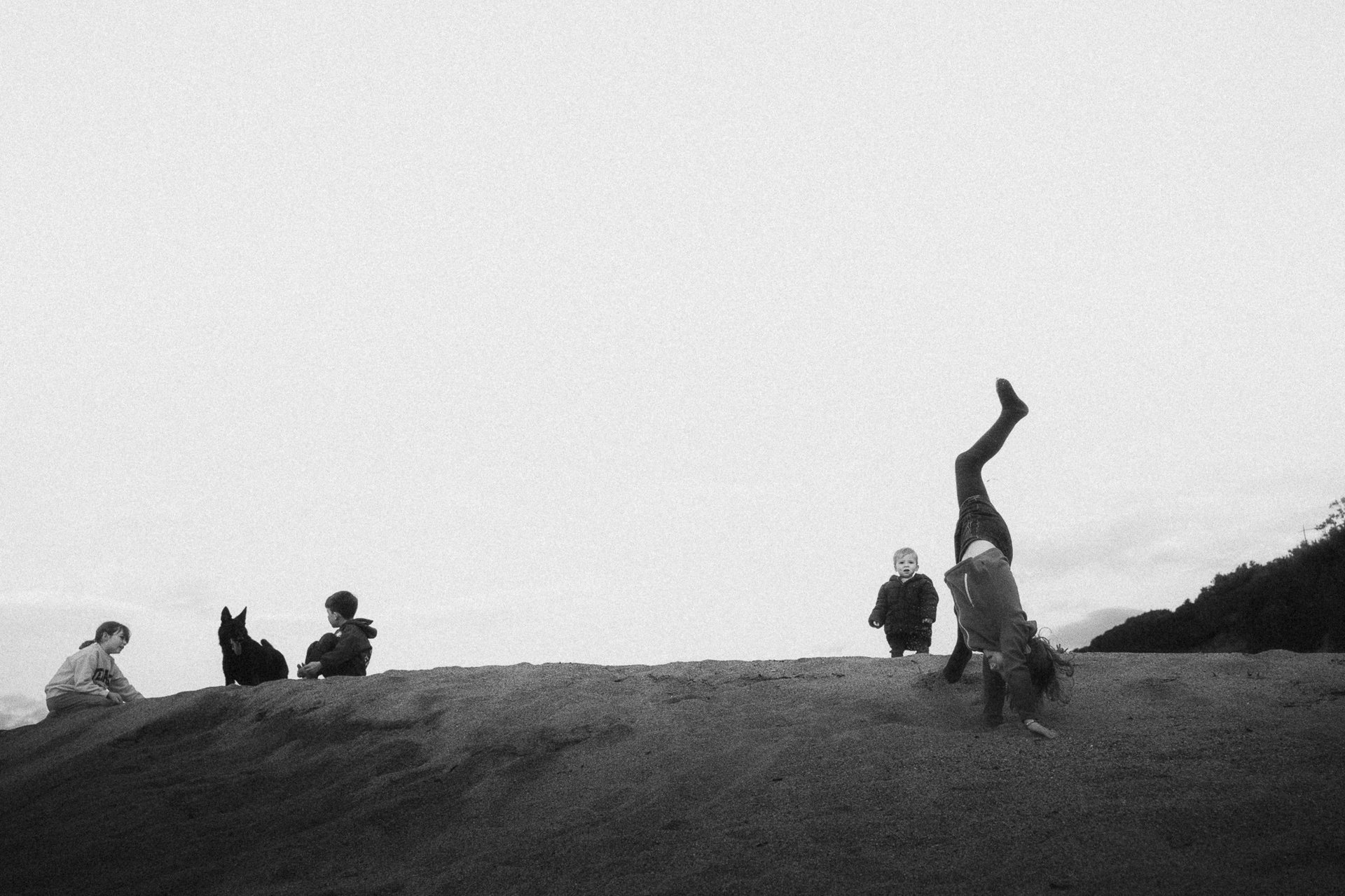 black and white bed linen