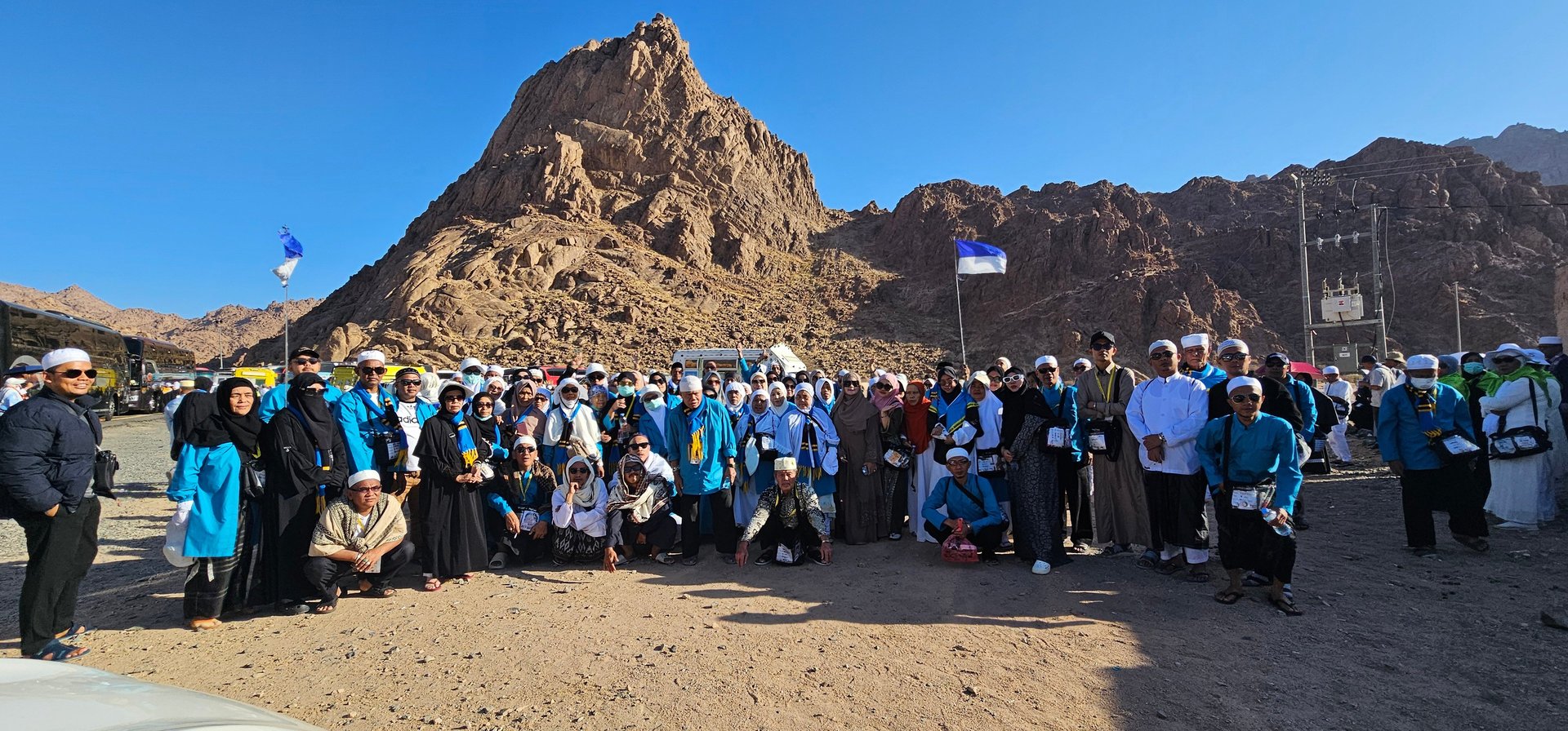 black and brown leather padded tub sofa