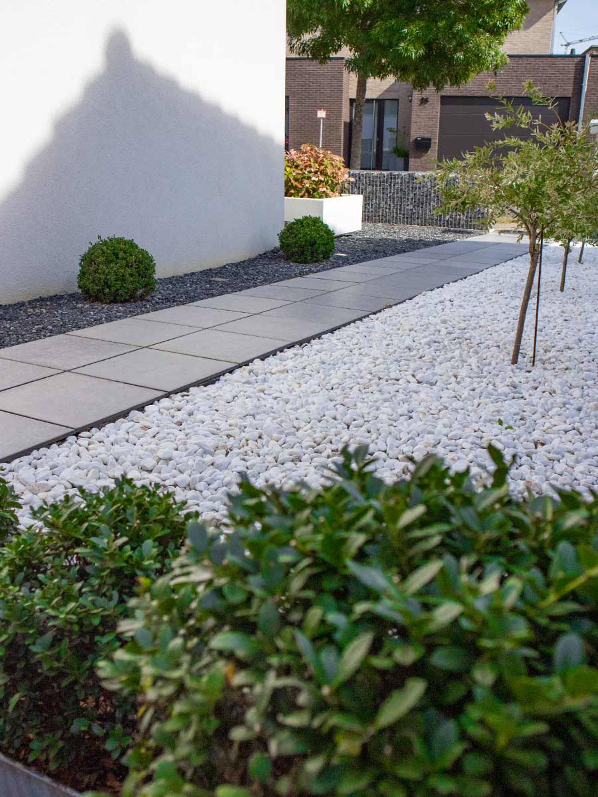 black and white bed linen