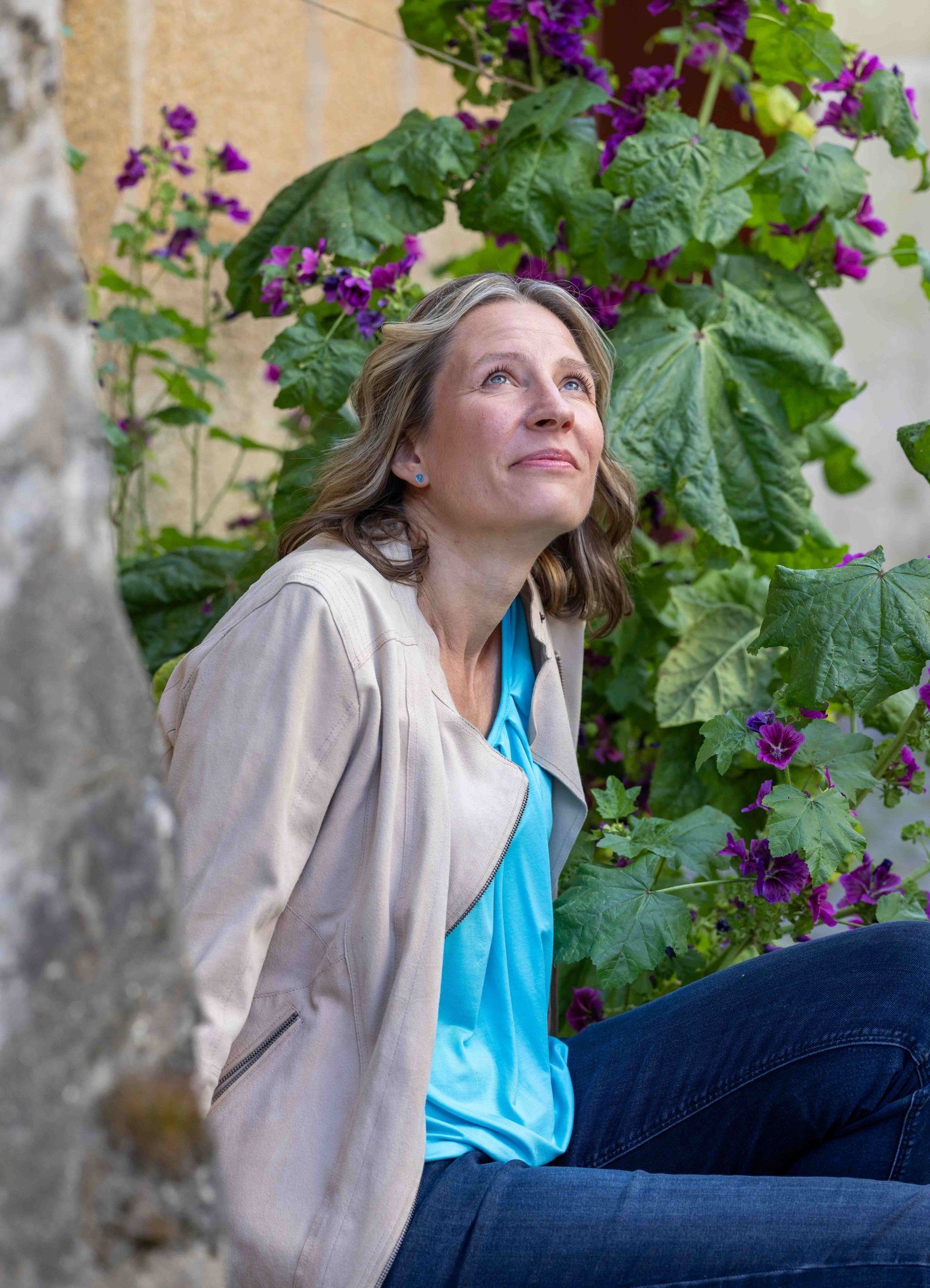 Frau zweifelt, überlegt, grübelt nacht, ob sie alles richtig macht, genug ist, selbstbewusstsein udn selbstvertrauen hat