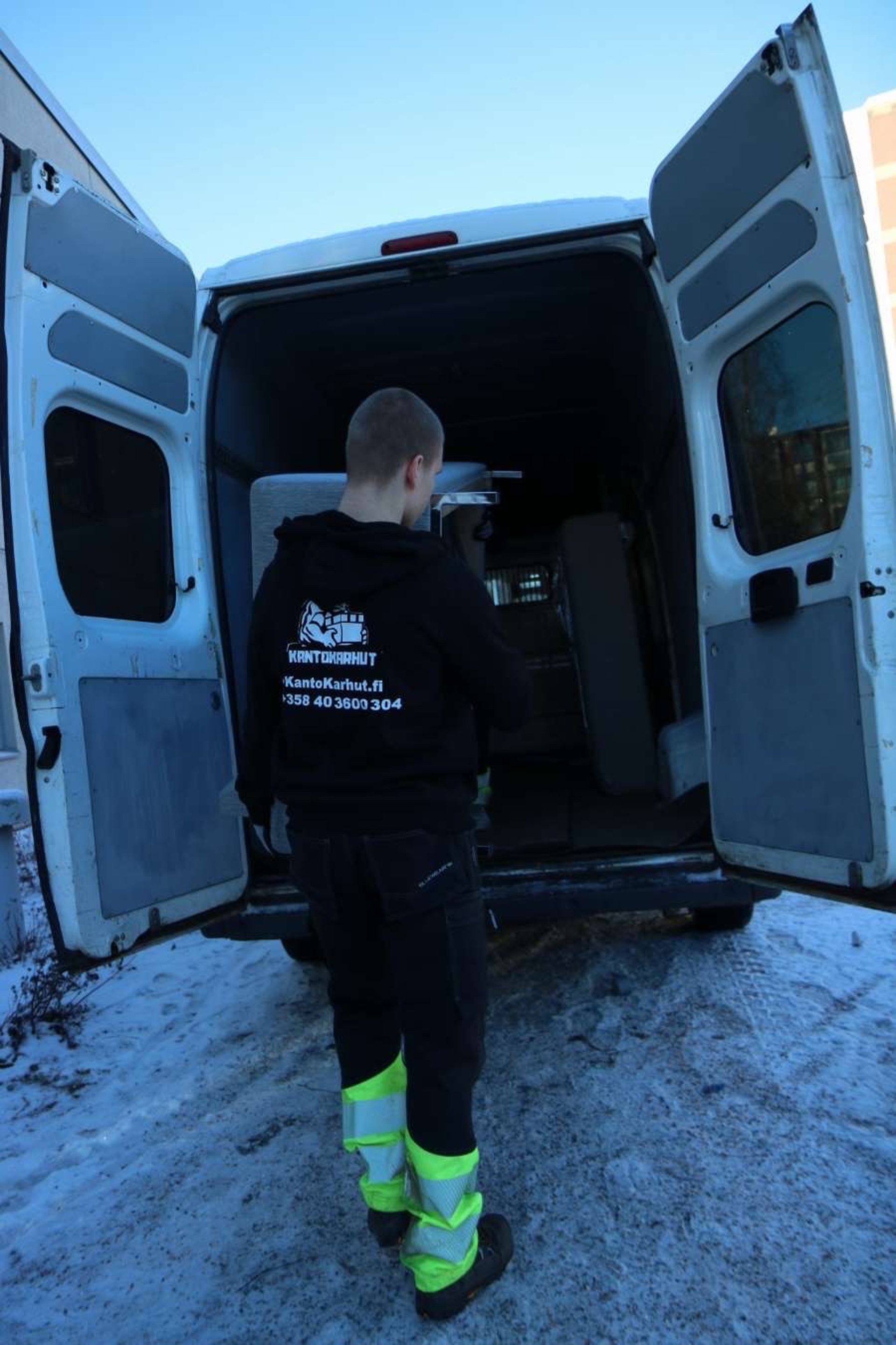 black and white bed linen