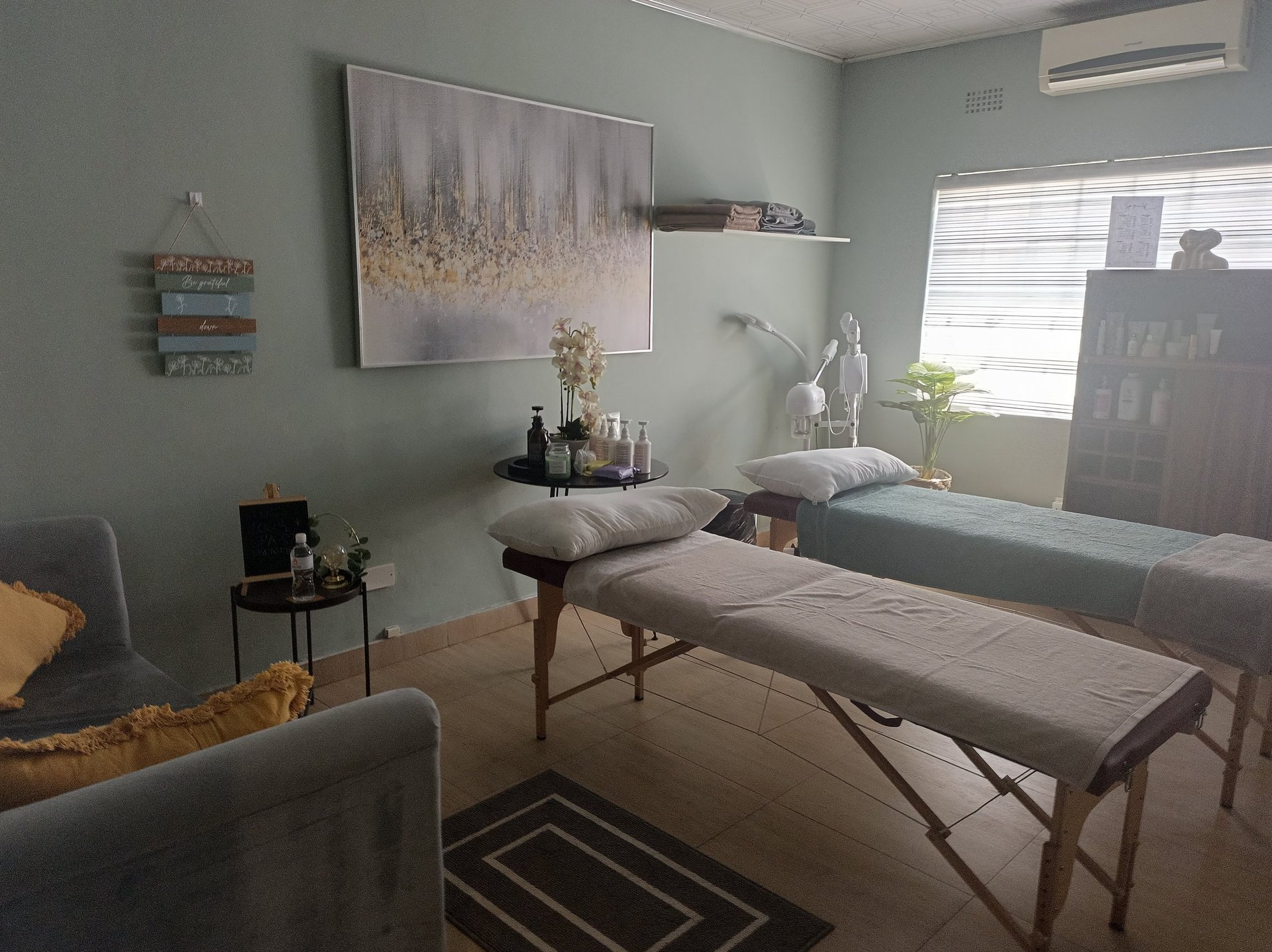 black and white bed linen