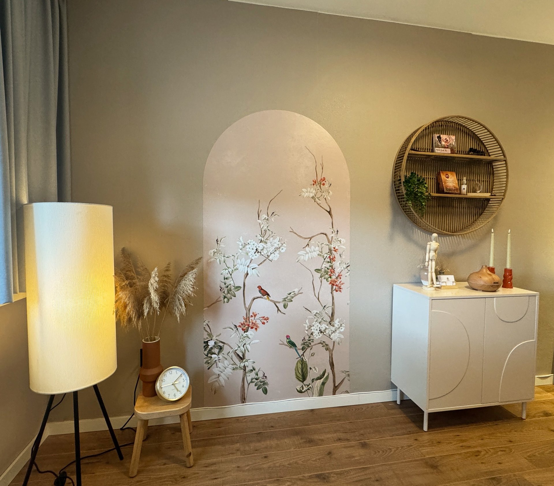 gray computer monitor