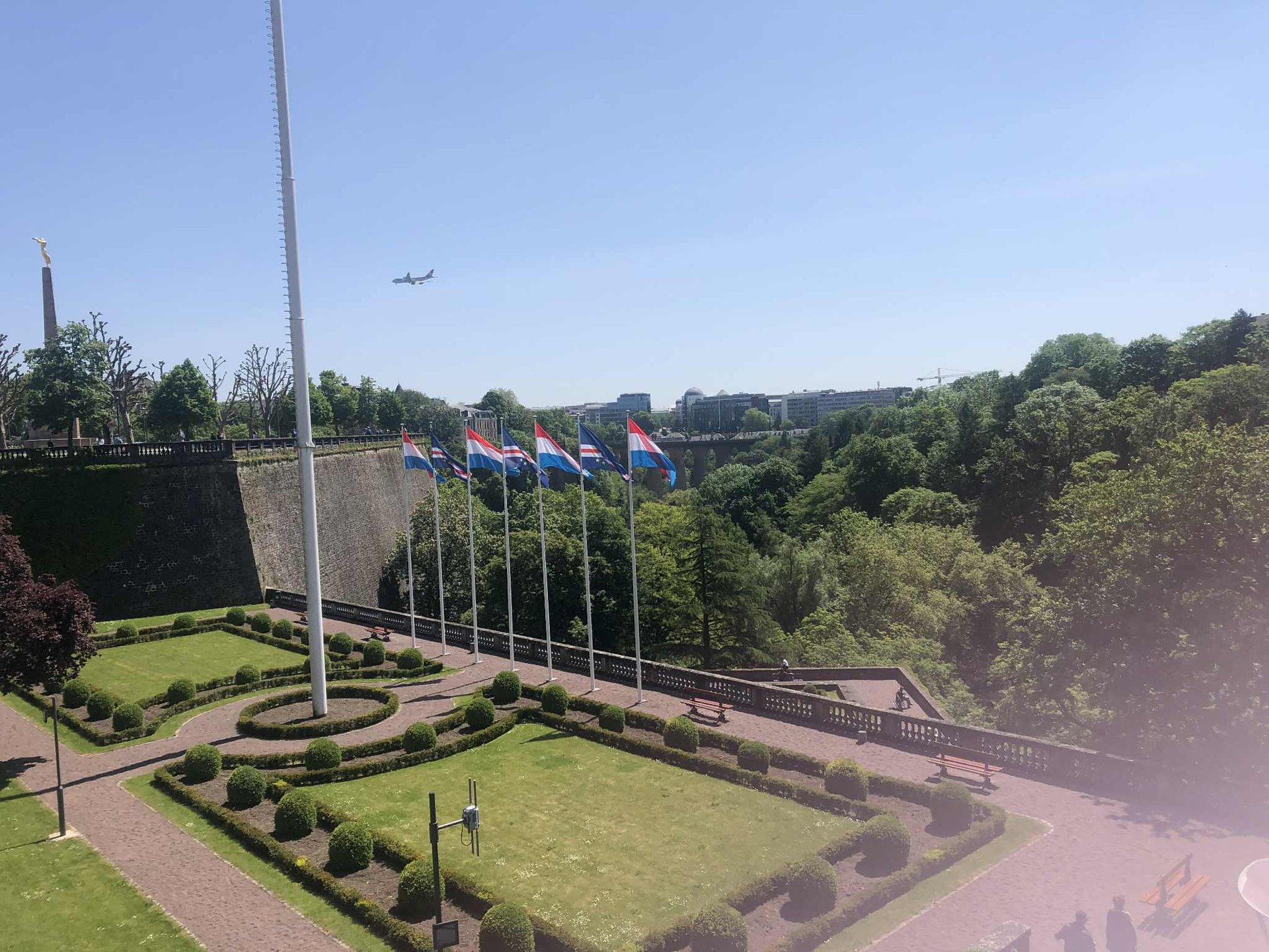 black and white bed linen