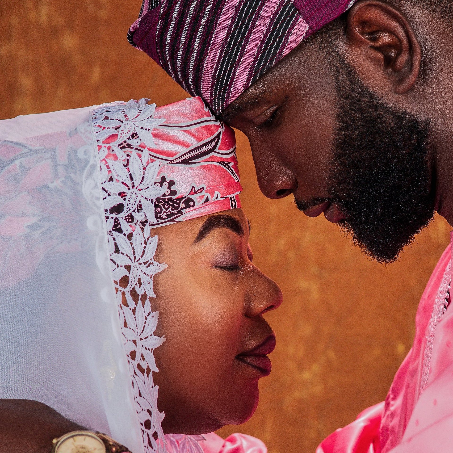 black and white bed linen