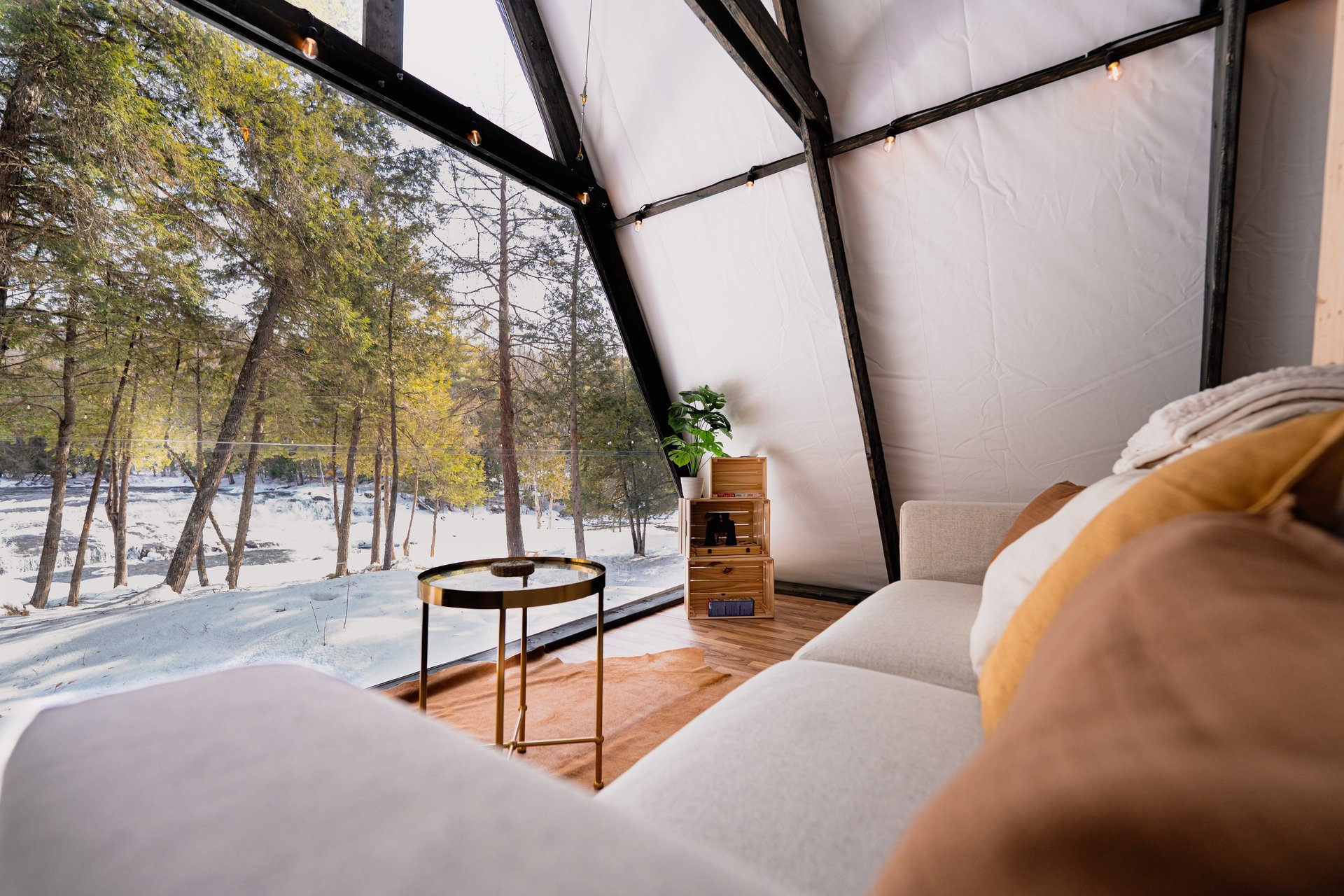 black and white bed linen